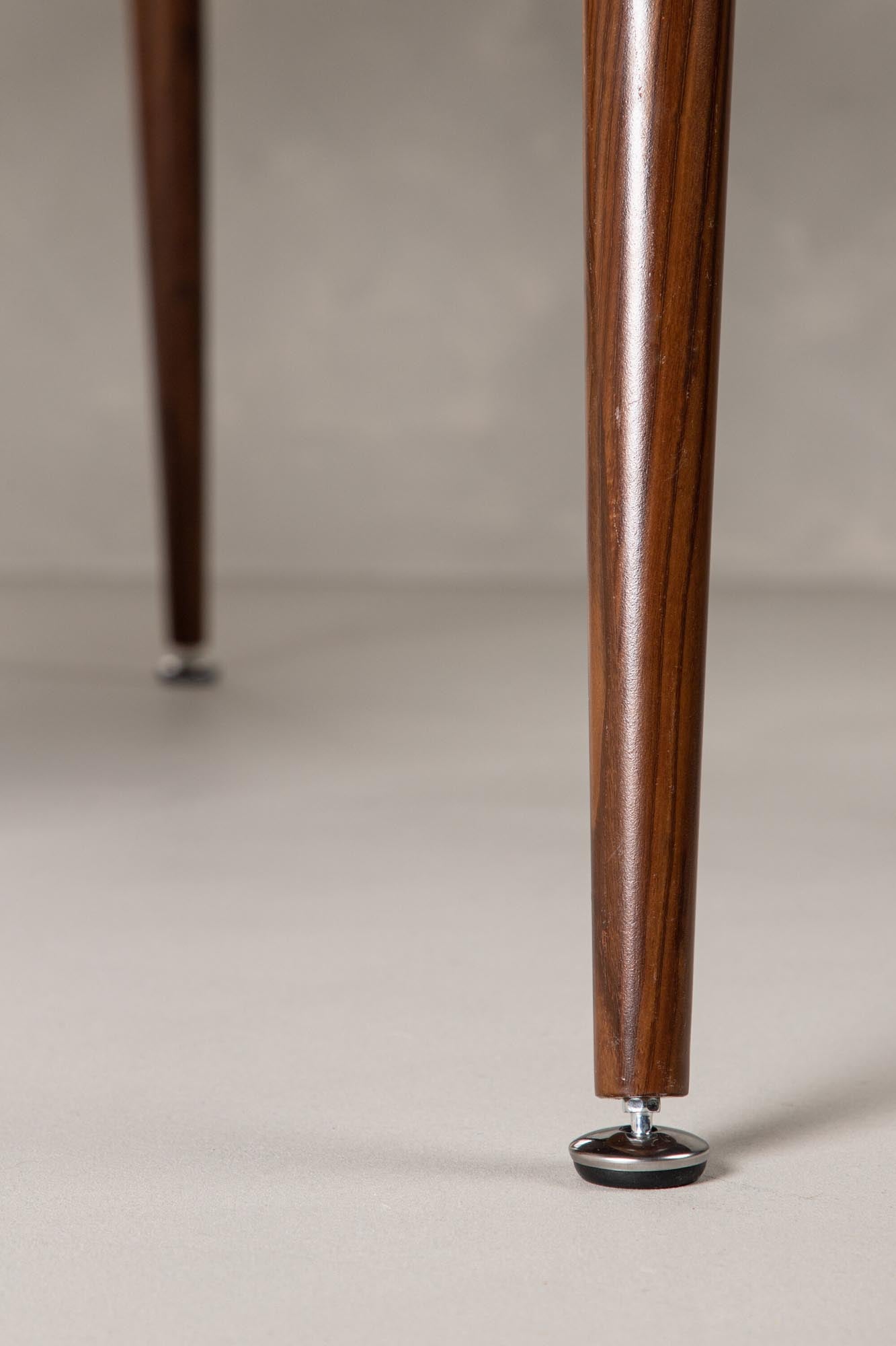 Venture Home Sanford Esstisch 180x90x75 cm: Ideal für gesellige Runden, pflegeleichte MDF-Oberfläche, moderne Metallbeine, skandinavisches Design.