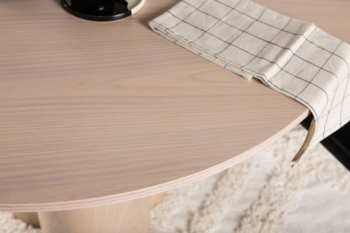 Olivia Esstisch in Tünchen präsentiert im Onlineshop von KAQTU Design AG. Esstisch ist von Venture Home