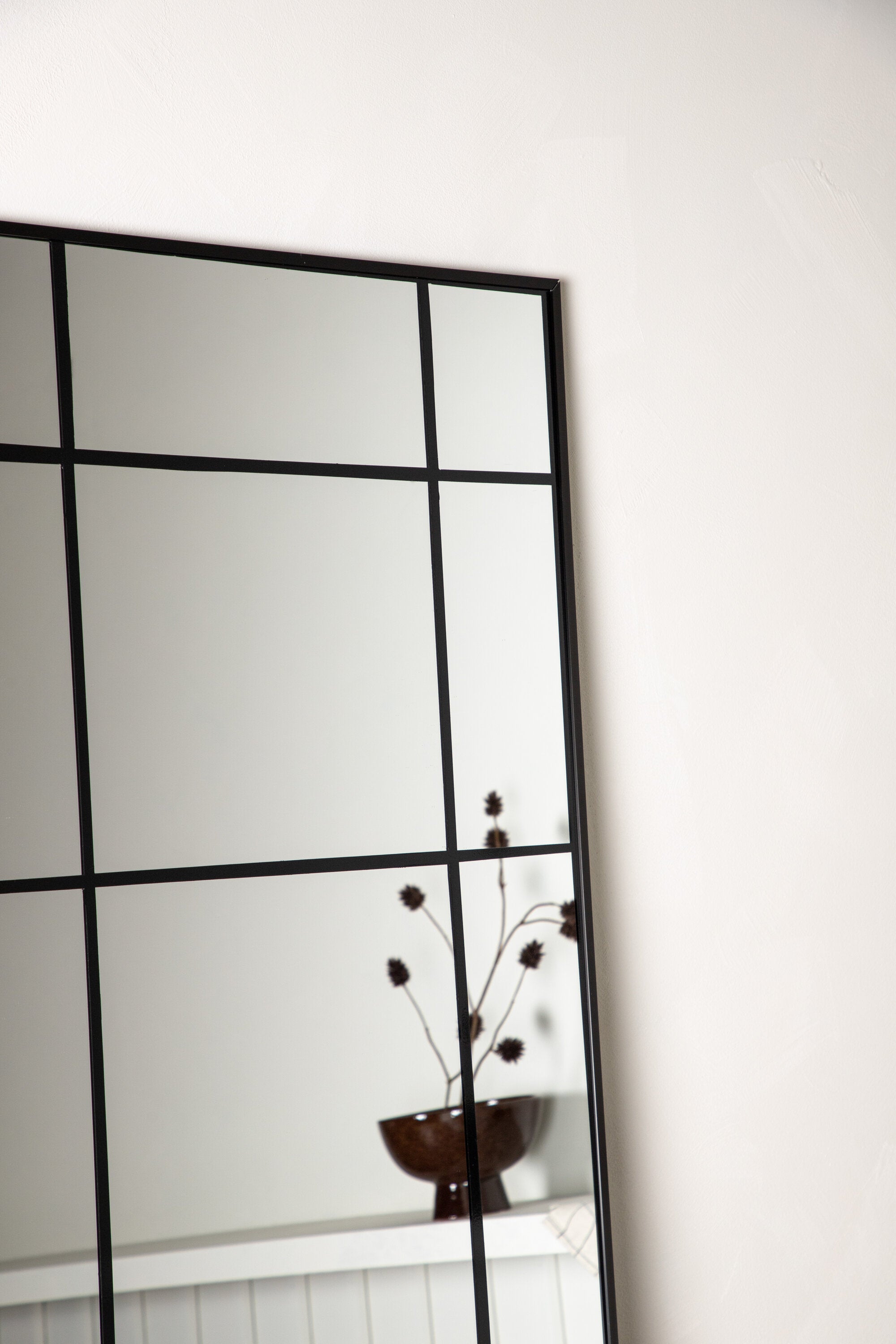 Lake Spiegel in Schwarz präsentiert im Onlineshop von KAQTU Design AG. Spiegel ist von Venture Home