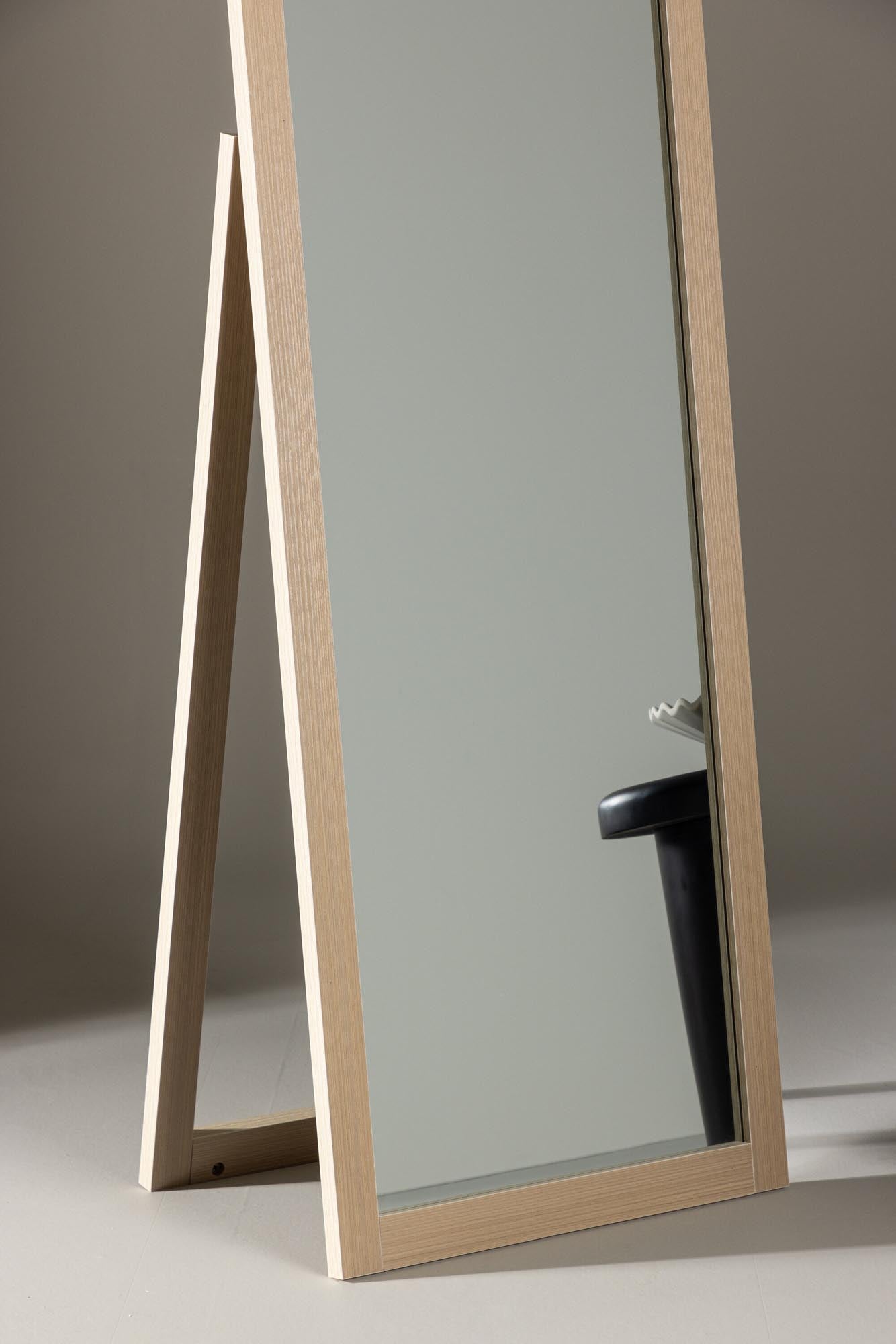 Eleganter Sebring Spiegel von Venture Home: Hochwertiger MDF-Rahmen, perfekte Lichtreflexion und vielseitig einsetzbar für jeden Wohnraum.