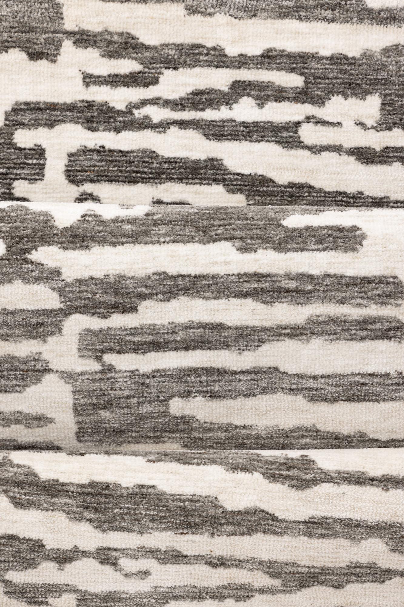 Milos Teppich in Grau präsentiert im Onlineshop von KAQTU Design AG. Teppich ist von Venture Home