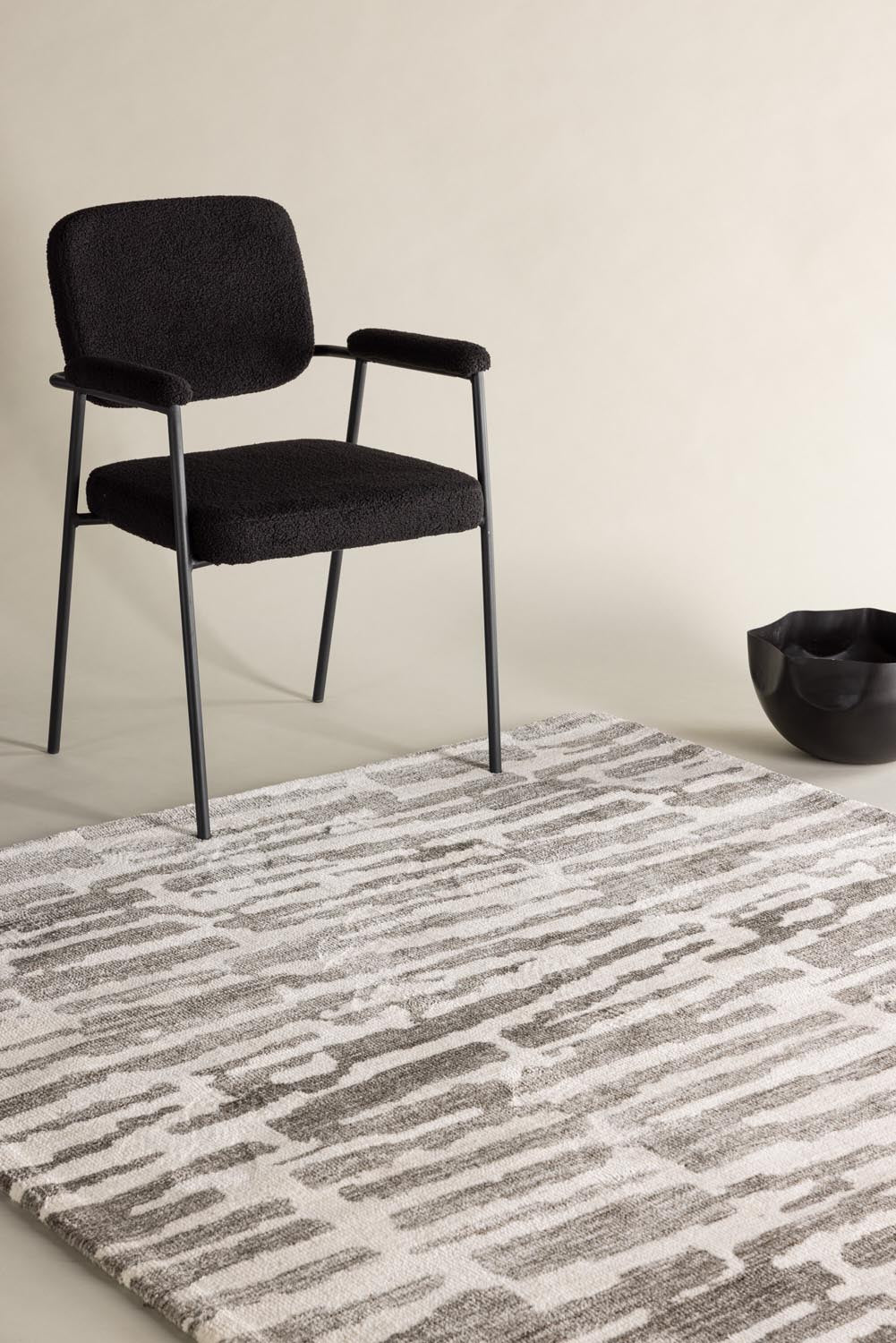 Milos Teppich in Grau präsentiert im Onlineshop von KAQTU Design AG. Teppich ist von Venture Home