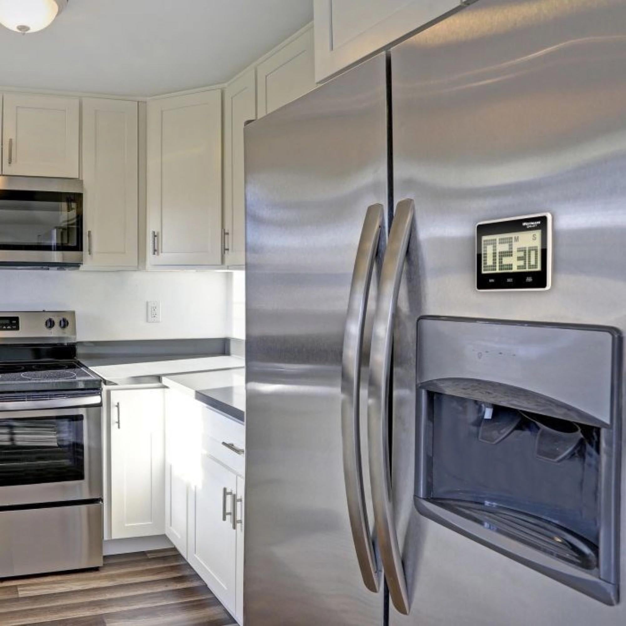 Digitaler Kurzzeitmesser mit grosser Anzeige, ideal für präzises Timing in der Küche. Modernes Design, einfach zu bedienen.