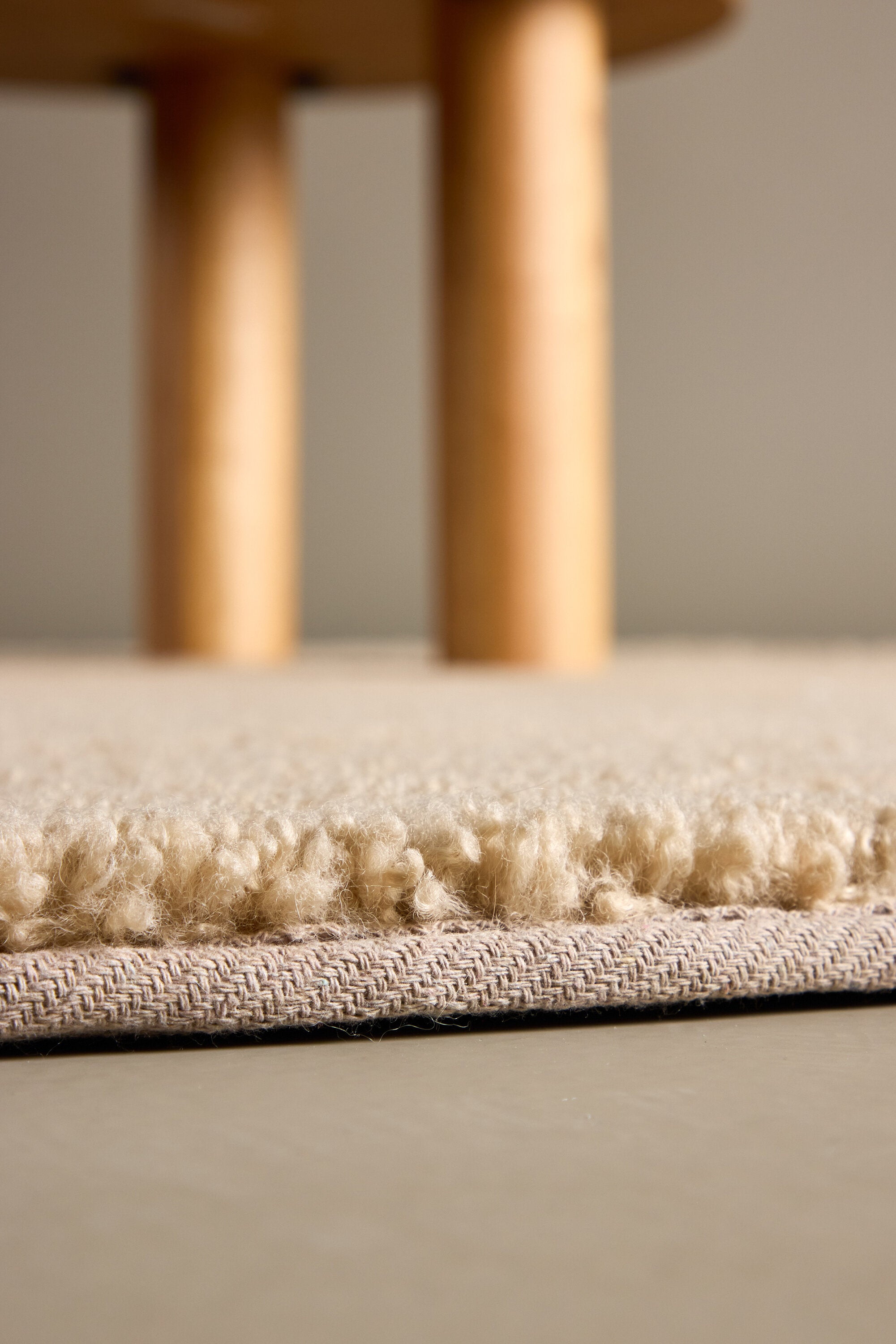 Teddy Teppich in Beige präsentiert im Onlineshop von KAQTU Design AG. Teppich ist von Venture Home
