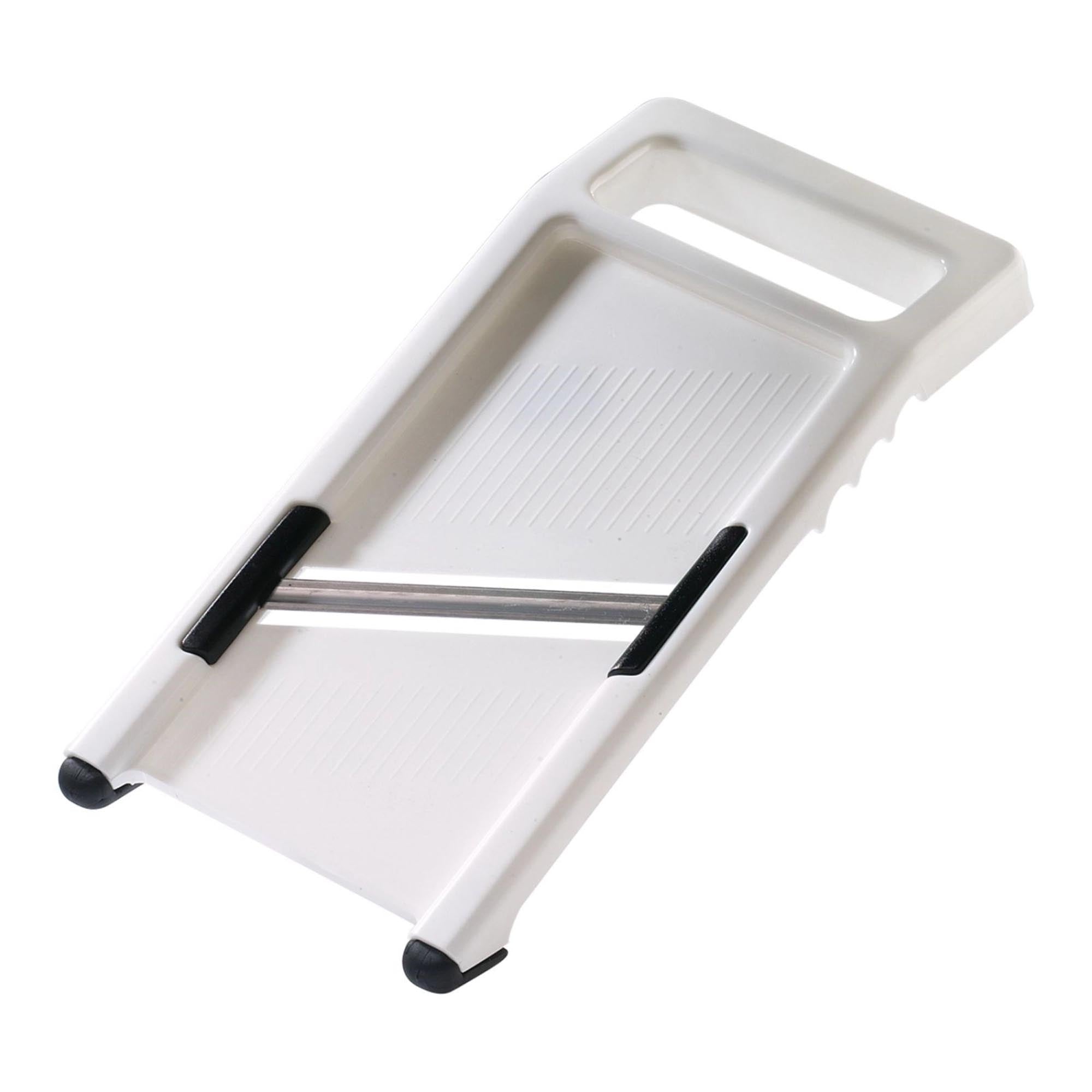 Entdecken Sie den Gemüsehobel Famos von Westmark: ergonomisch, individuell einstellbare Schnittstärken, spülmaschinenfest und ideal für Salate und Gemüsebeilagen.