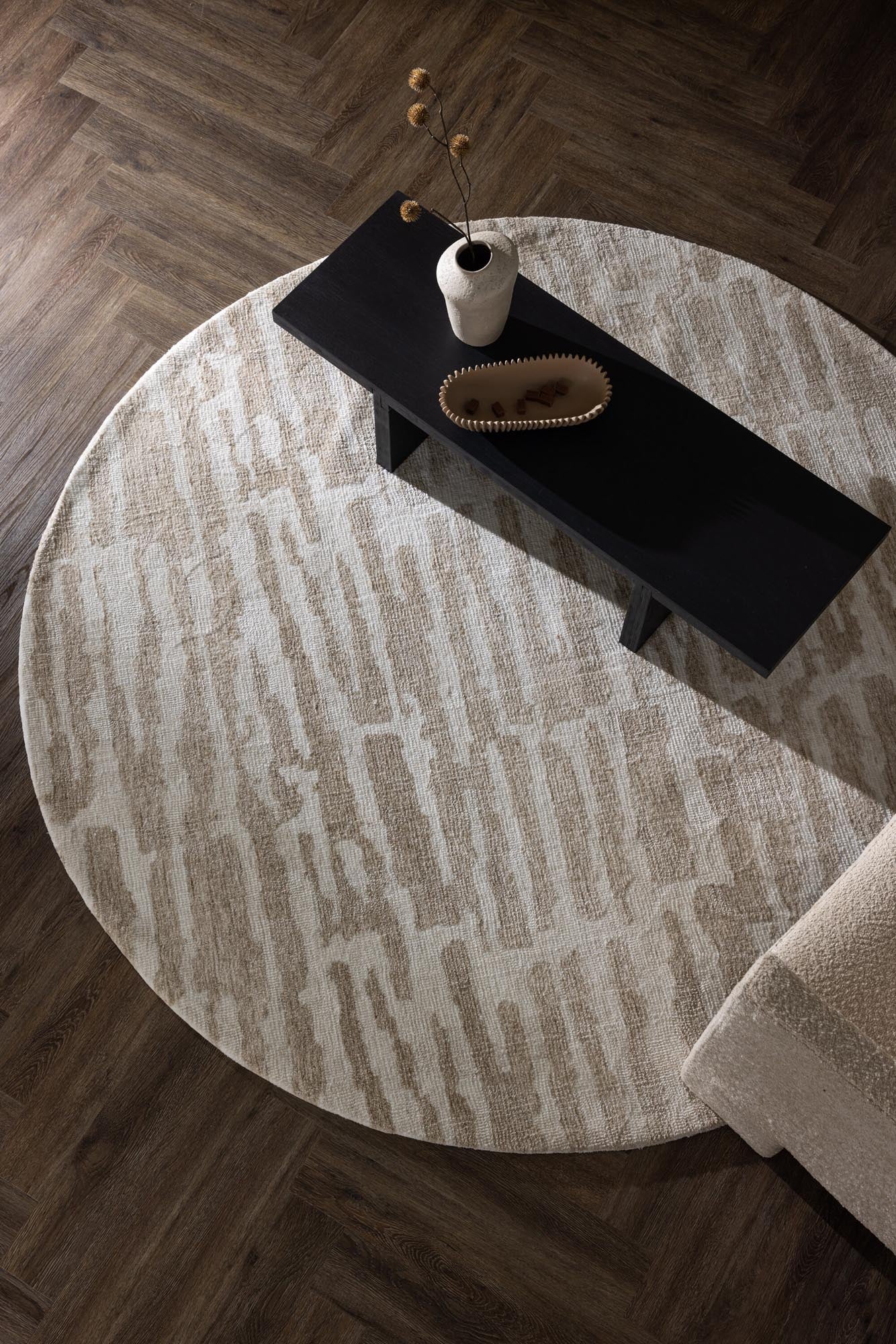 Milos Teppich in Beige präsentiert im Onlineshop von KAQTU Design AG. Teppich ist von Venture Home