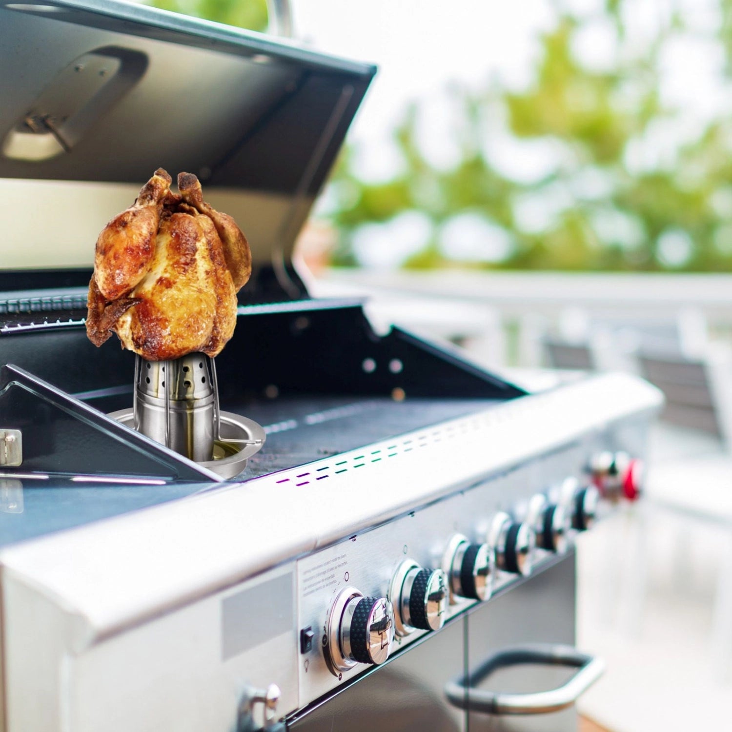 Hähnchengriller aus Edelstahl von Westmark, ideal für saftiges Grillen von Hähnchen und anderen Fleischsorten, robust und langlebig.
