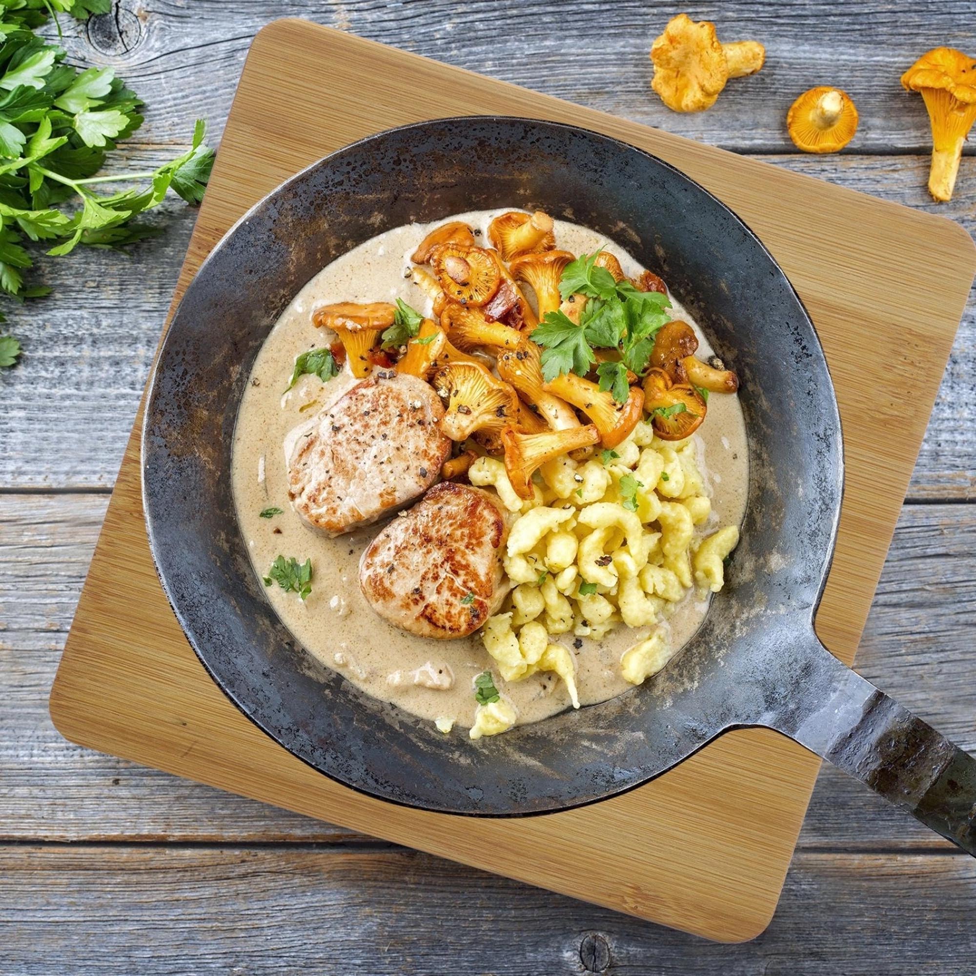 Set aus 2 quadratischen Untersetzern von Westmark, ideal für Tapas und Snacks, schützt Oberflächen und ergänzt stilvoll jede Tafel.