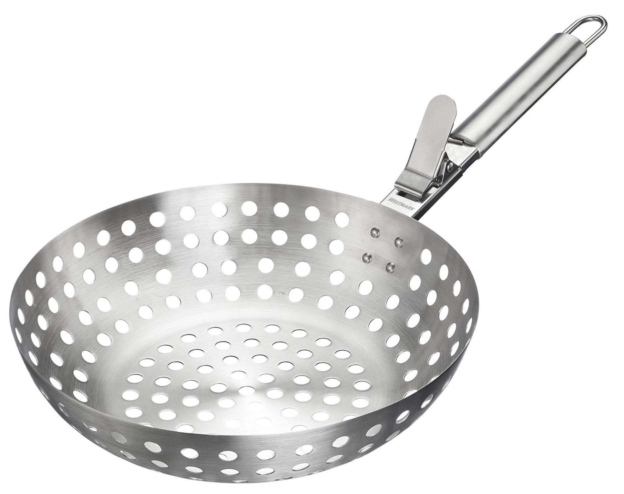 Entdecken Sie den Grillwok aus Edelstahl von Westmark – das perfekte Grillzubehör für Gemüse, Fisch und Fleisch. Einfach, sicher und spülmaschinenfest!