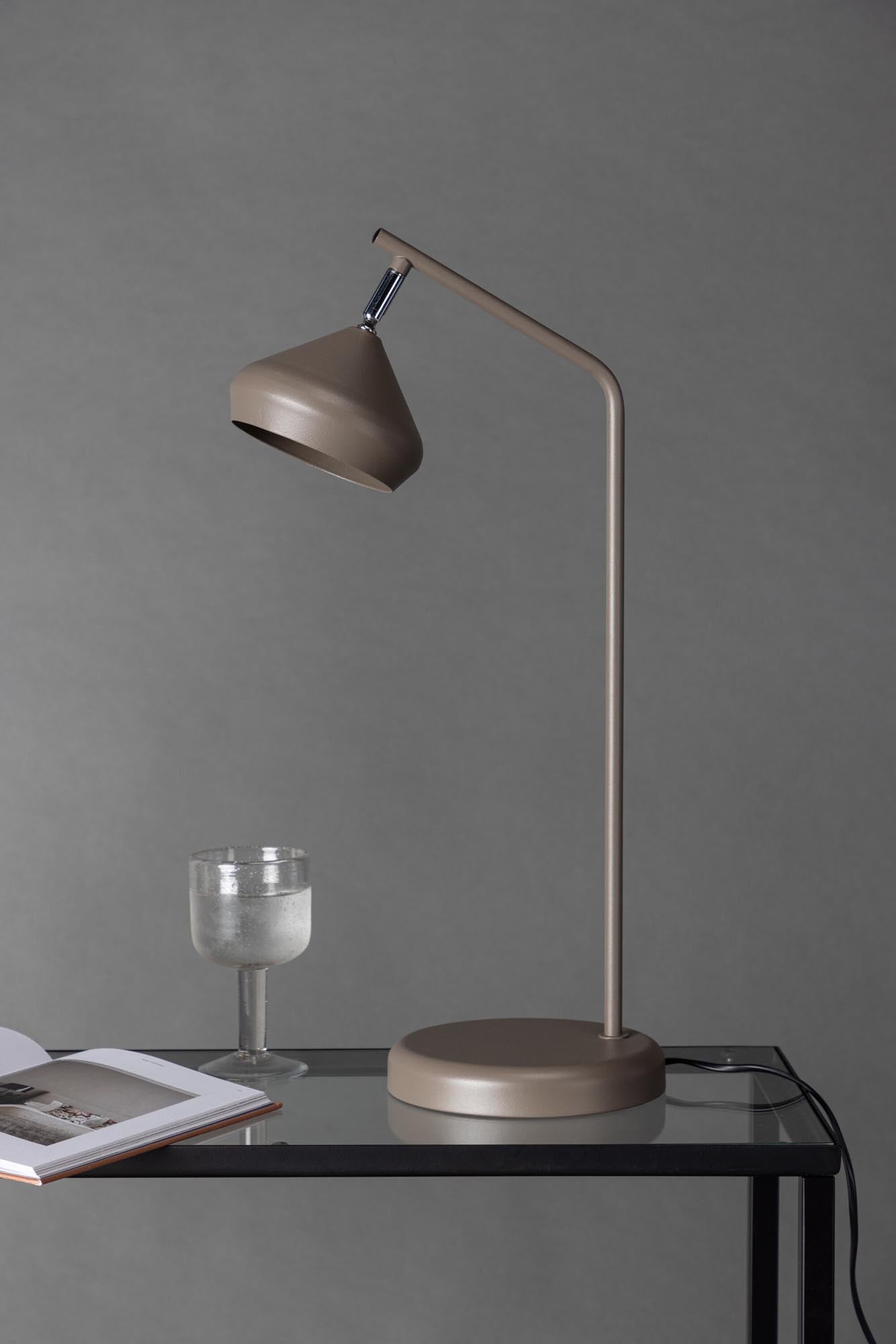 Stilvolle Isaberg Tischlampe aus braunem Stahl: Langlebig, modern und perfekt für jeden Raum. Schaffen Sie eine gemütliche Atmosphäre!