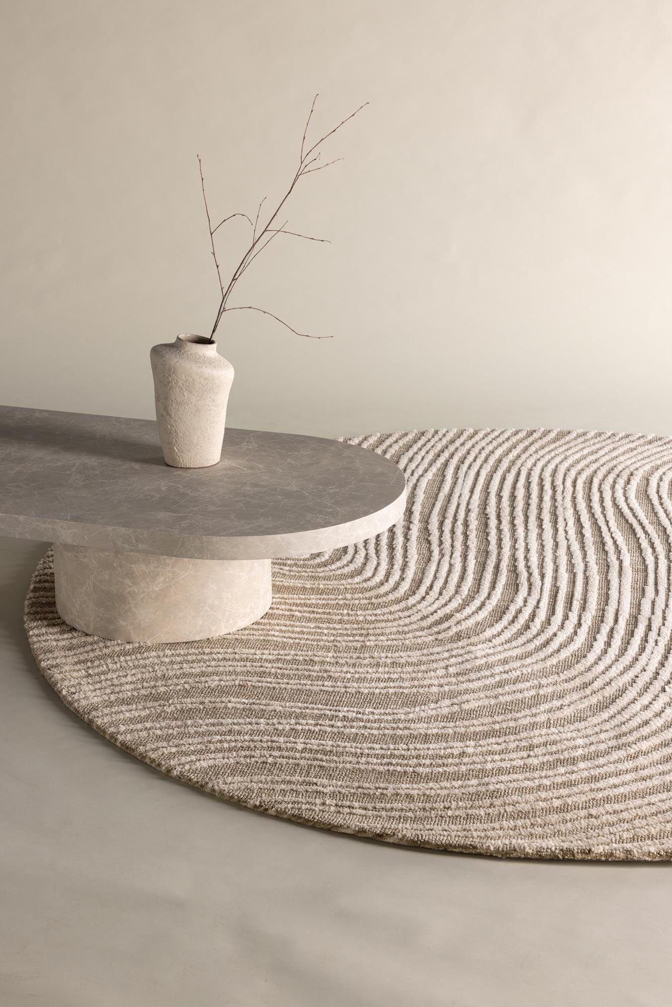 Erleben Sie den Melle Teppich von Venture Home – ein elegantes, rundes Design aus robustem Polyester, perfekt für jeden Raum!