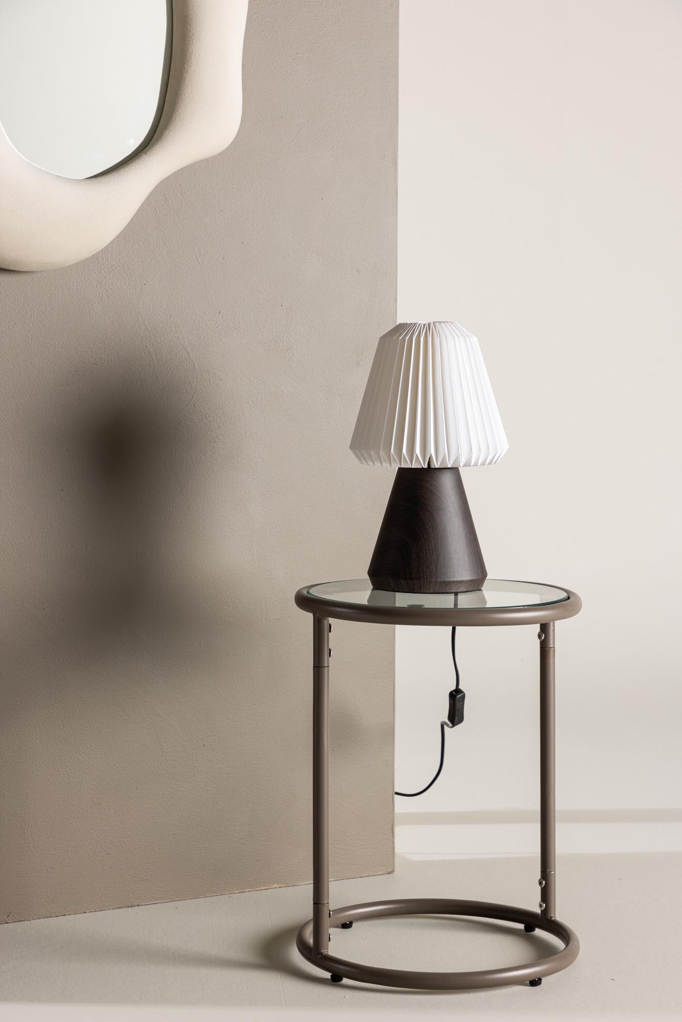 Fjällen Tischleuchte: Stilvolle Beleuchtung im skandinavischen Look.