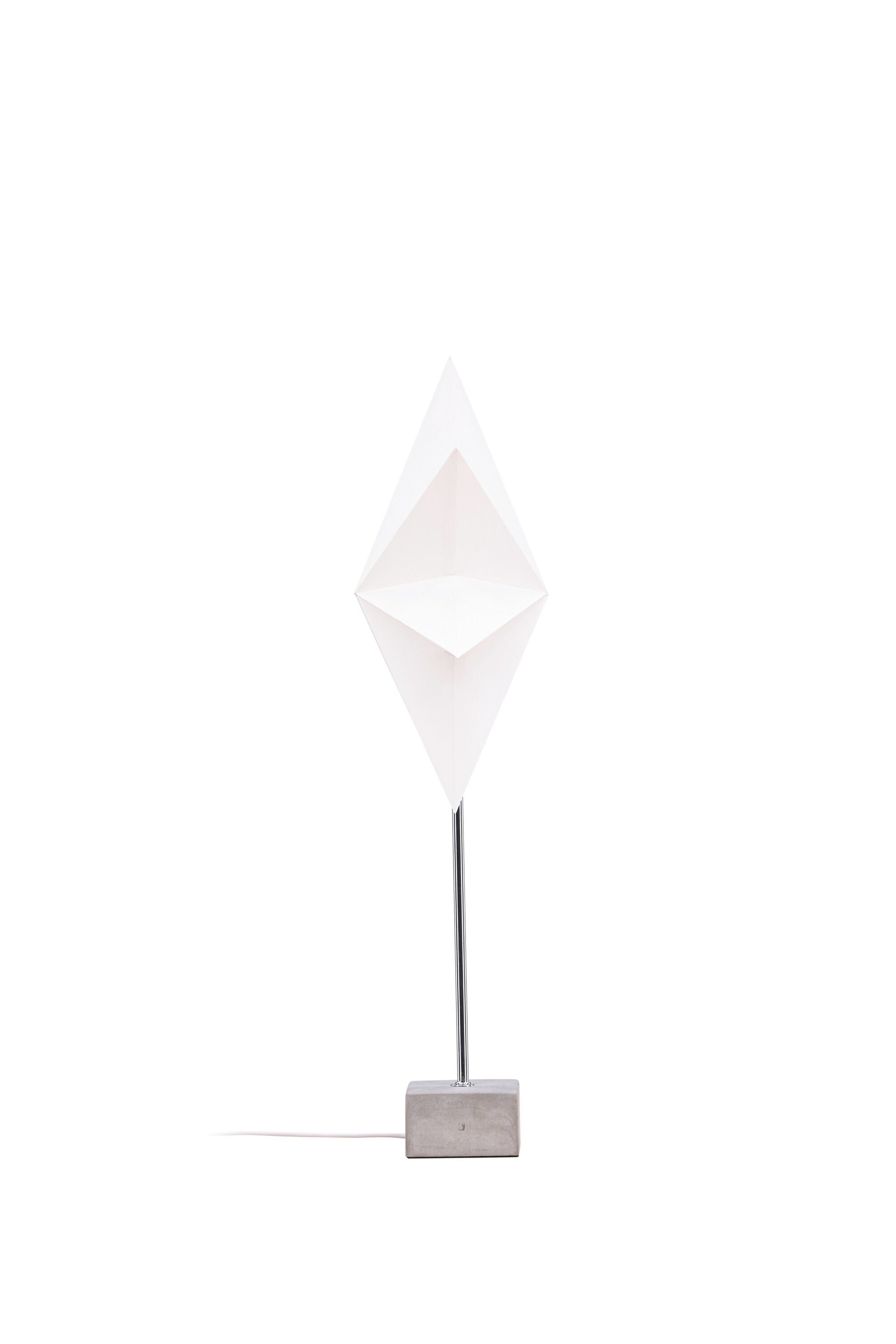 Grövelfjäll Tischlampe in Weiss präsentiert im Onlineshop von KAQTU Design AG. Weihnachtszubehör ist von Venture Home
