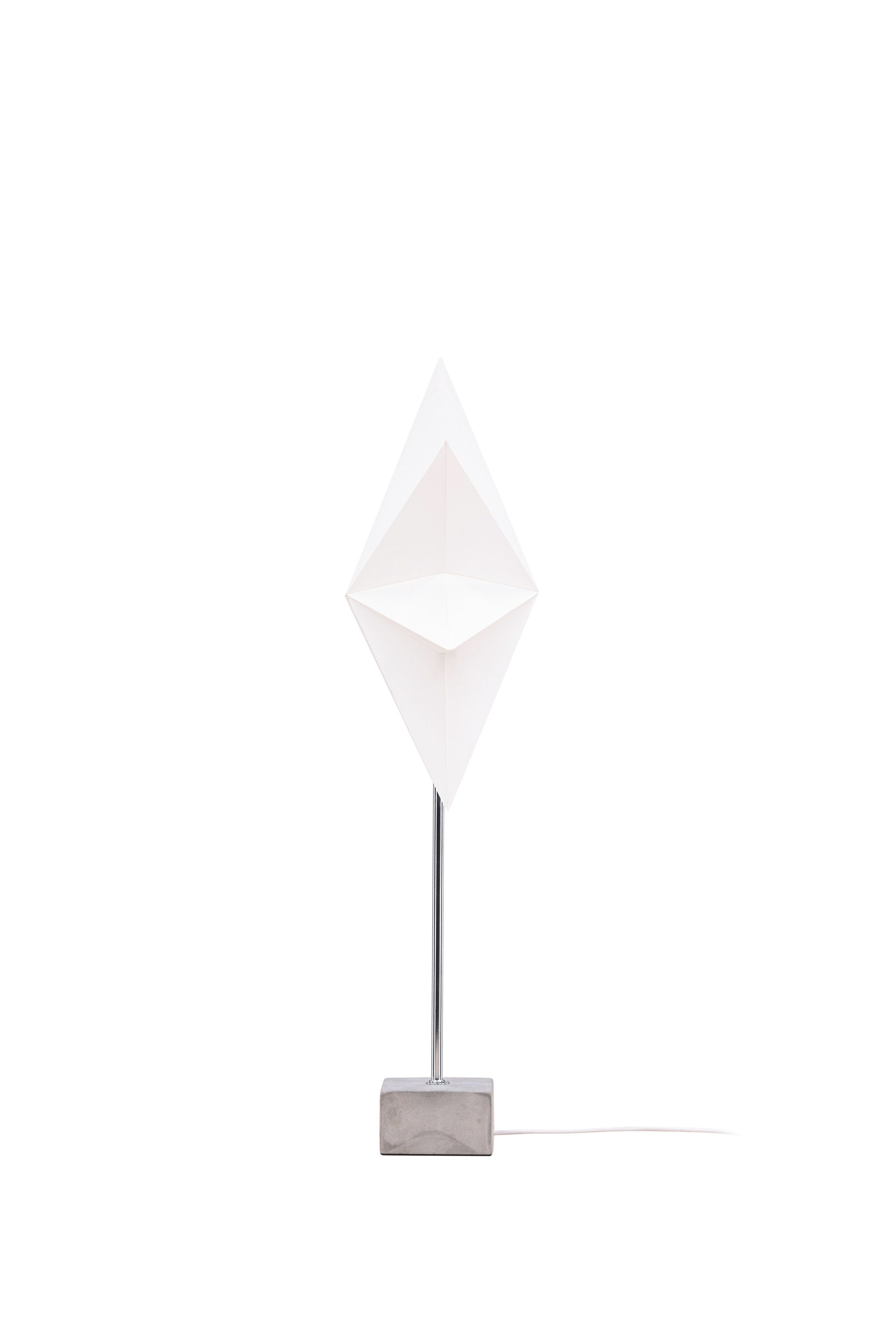 Grövelfjäll Tischlampe in Weiss präsentiert im Onlineshop von KAQTU Design AG. Weihnachtszubehör ist von Venture Home