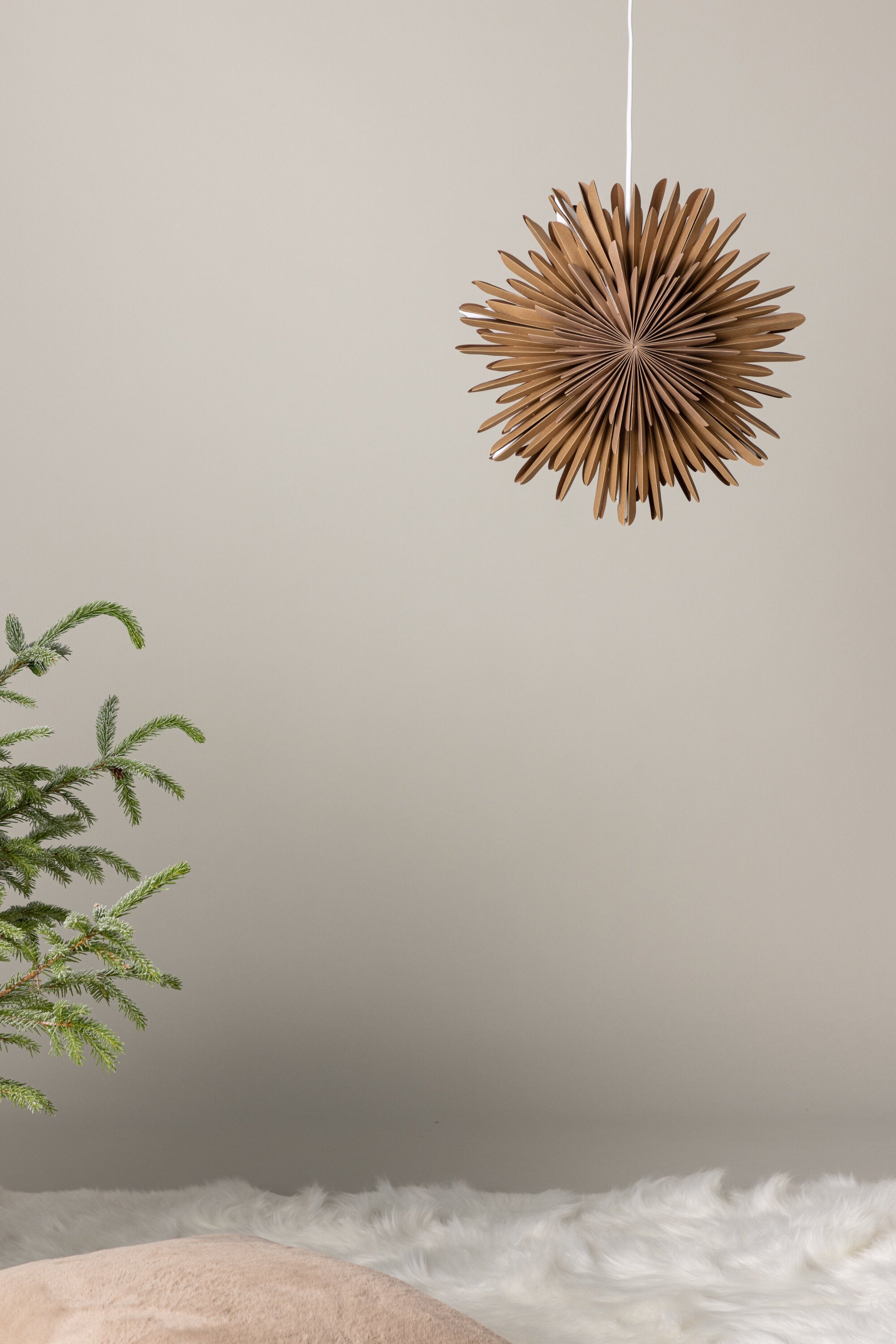 Siegel Pendelleuchte in Braun präsentiert im Onlineshop von KAQTU Design AG. Weihnachtszubehör ist von Venture Home