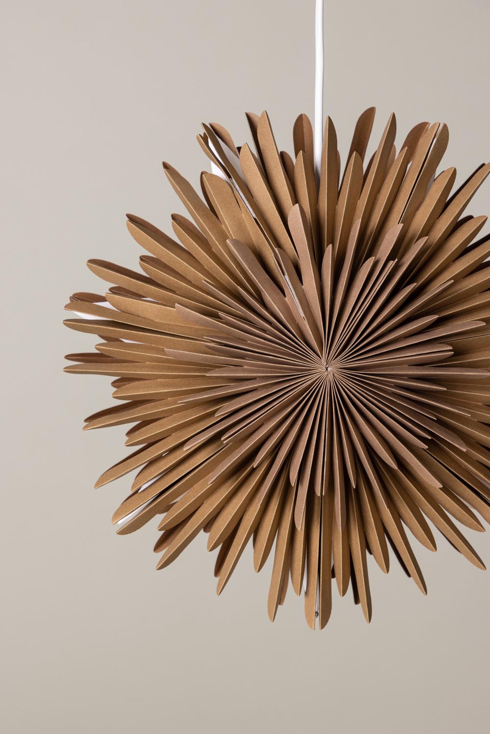 Siegel Pendelleuchte in Braun präsentiert im Onlineshop von KAQTU Design AG. Weihnachtszubehör ist von Venture Home