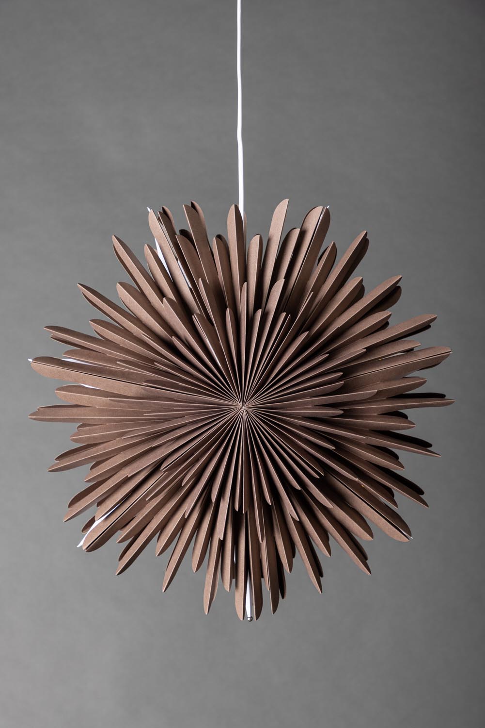 Siegel Pendelleuchte in Greige präsentiert im Onlineshop von KAQTU Design AG. Weihnachtszubehör ist von Venture Home