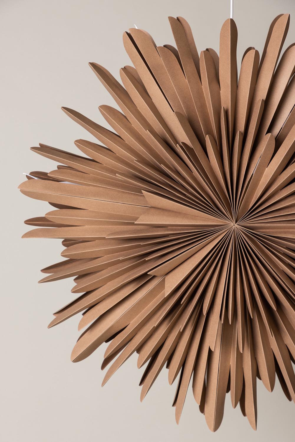 Siegel Pendelleuchte in Braun präsentiert im Onlineshop von KAQTU Design AG. Weihnachtszubehör ist von Venture Home