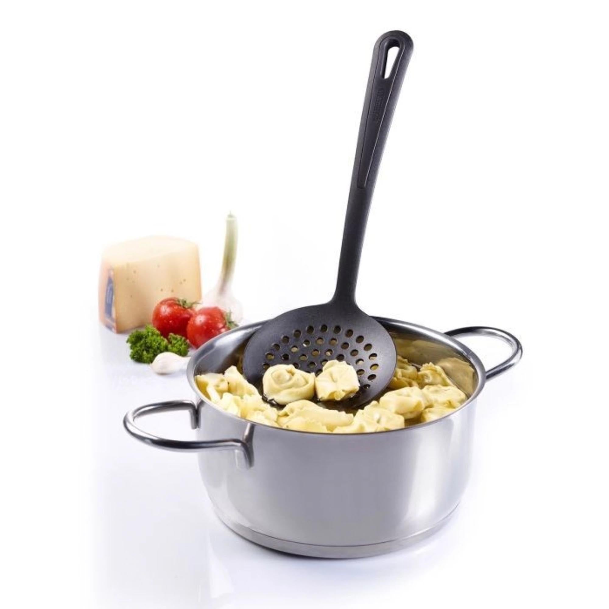 Der Schaumlöffel Gentle Plus von Westmark: Ideal zum Abschöpfen, hitzebeständig und sanft zu empfindlichen Oberflächen.