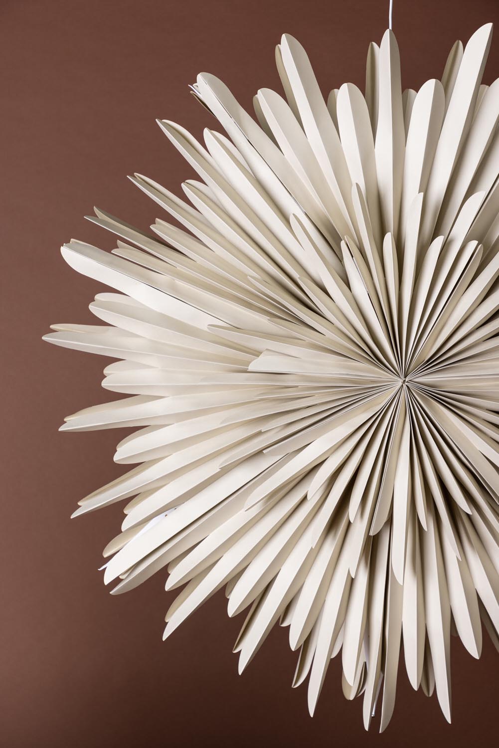 Siegel Pendelleuchte in Beige präsentiert im Onlineshop von KAQTU Design AG. Weihnachtszubehör ist von Venture Home