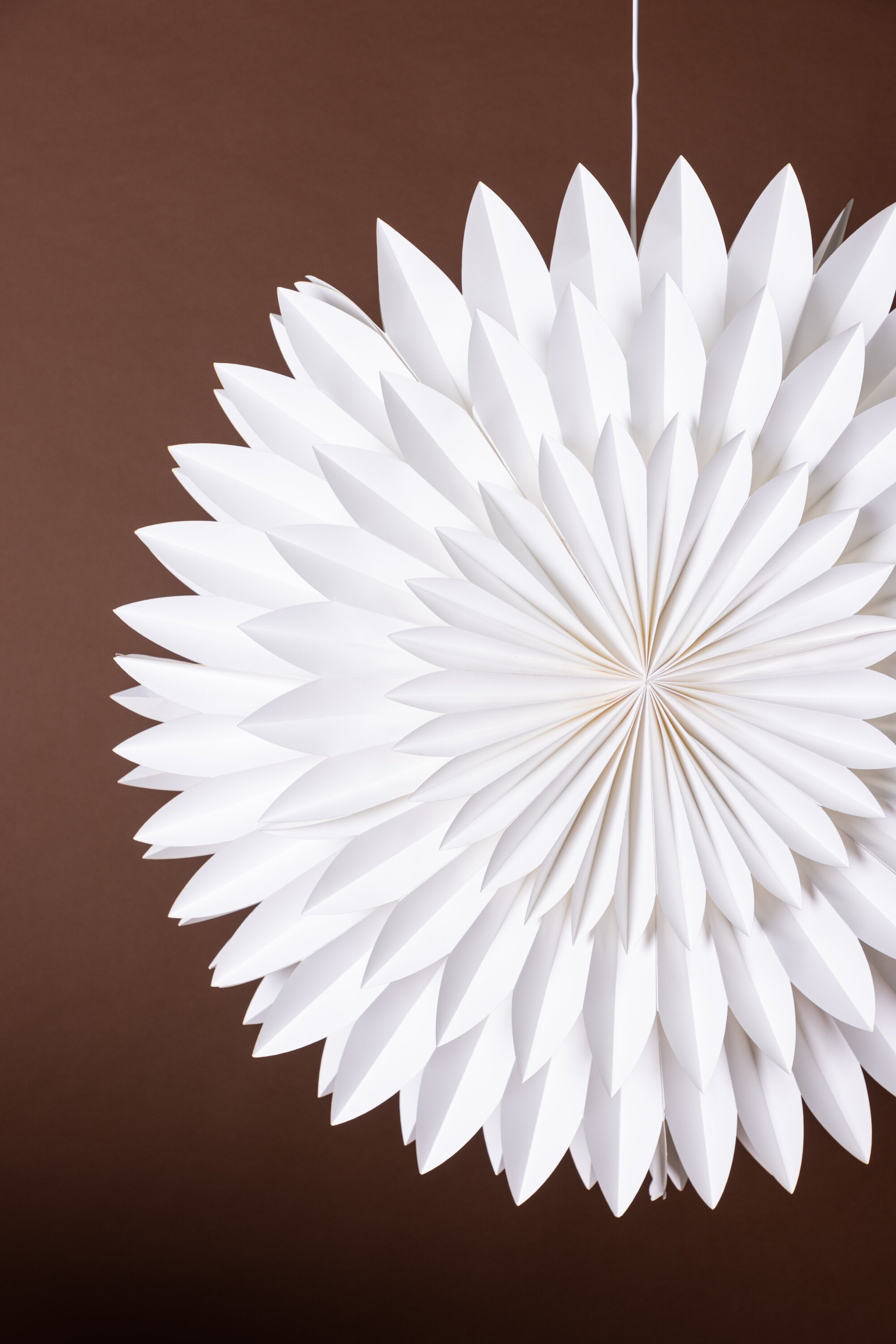 Storlien Pendelleuchte in Weiss präsentiert im Onlineshop von KAQTU Design AG. Weihnachtszubehör ist von Venture Home
