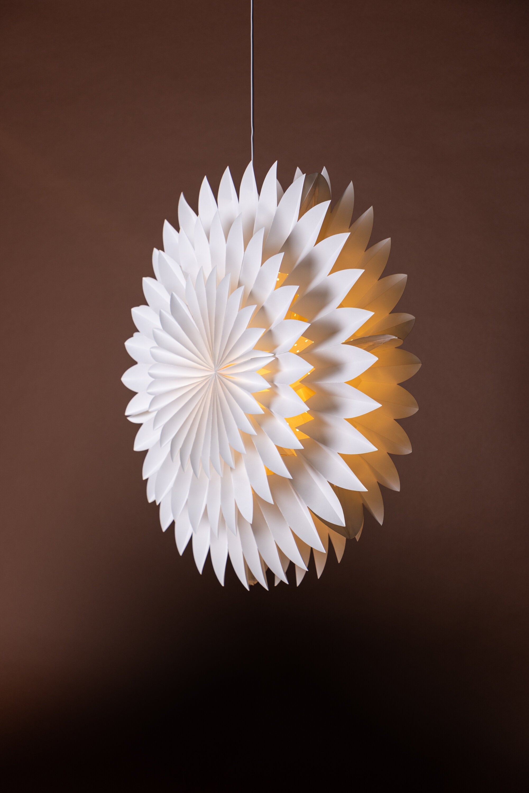 Storlien Pendelleuchte in Weiss präsentiert im Onlineshop von KAQTU Design AG. Weihnachtszubehör ist von Venture Home