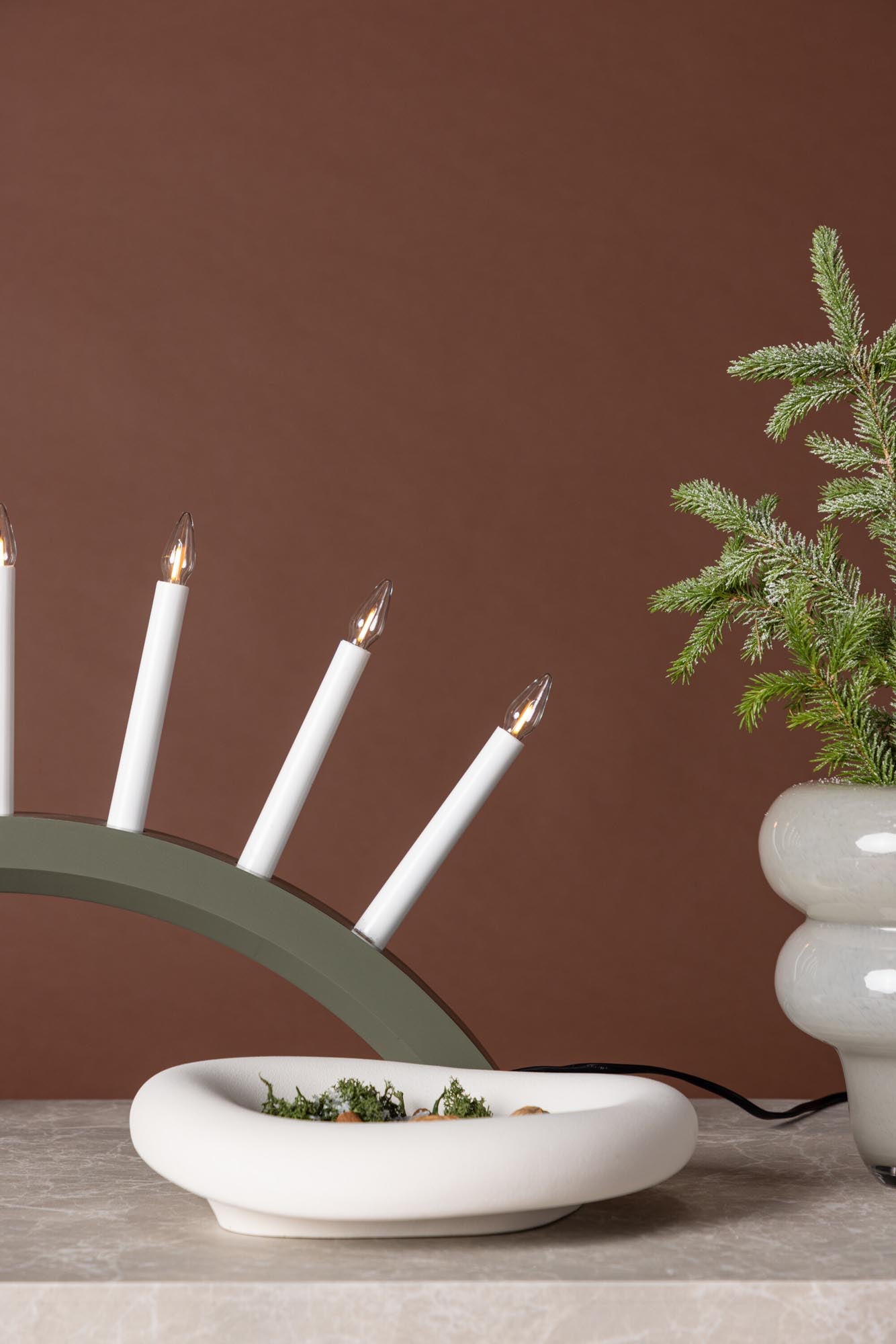 Kebnekaise Tischleuchte: Elegante Lichtquelle für festliche Stimmung und gemütliche Atmosphäre in jedem Raum.