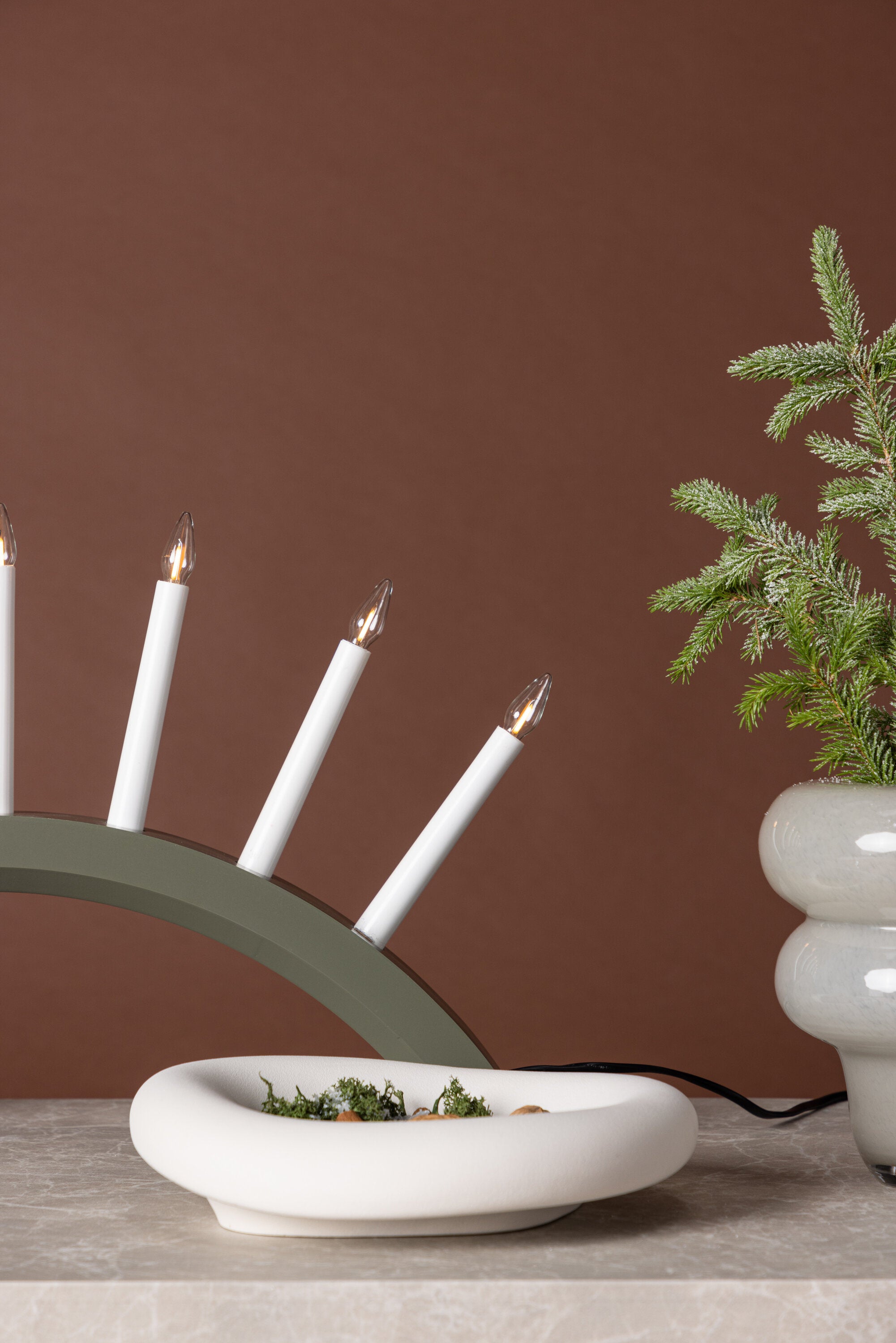 Kebnekaise Tischleuchte in Grün präsentiert im Onlineshop von KAQTU Design AG. Weihnachtszubehör ist von Venture Home