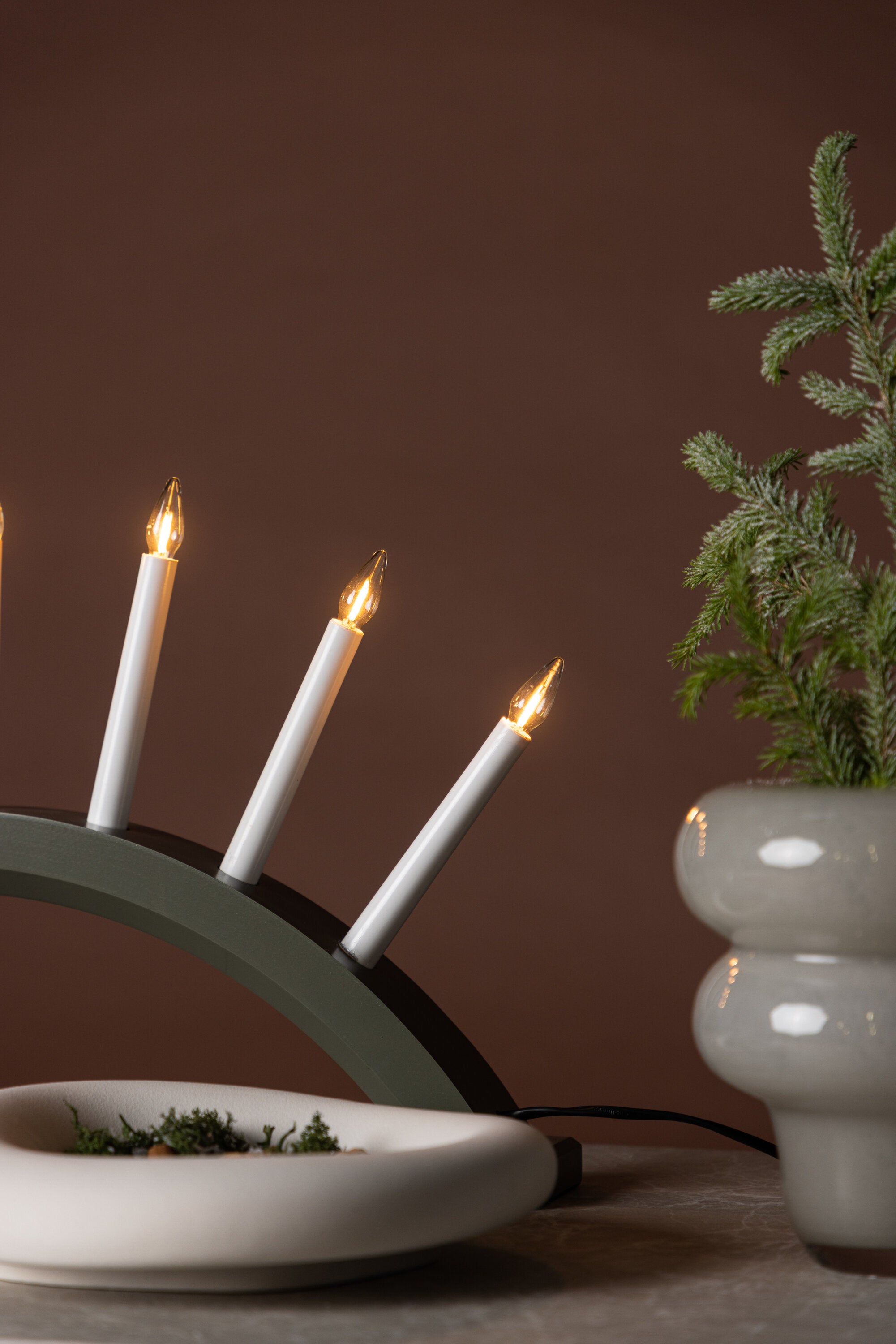 Kebnekaise Tischleuchte in Grün präsentiert im Onlineshop von KAQTU Design AG. Weihnachtszubehör ist von Venture Home