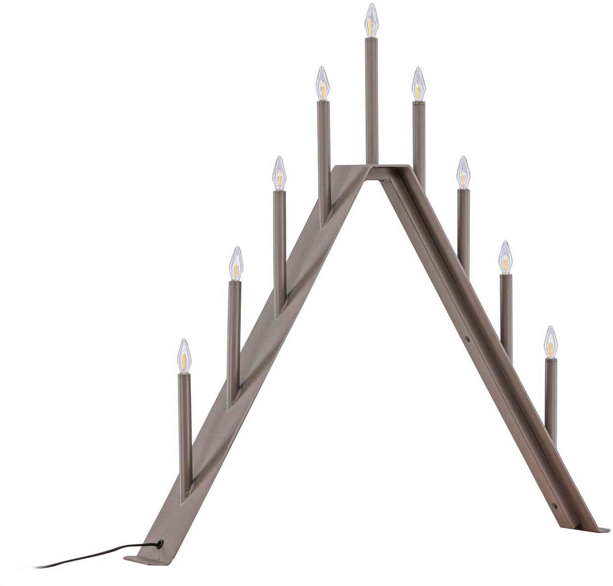 Entdecken Sie die Åre Tischlampe von Venture Home – ein stilvolles Lichtobjekt, das nordische Eleganz und festliche Atmosphäre in Ihr Zuhause bringt.