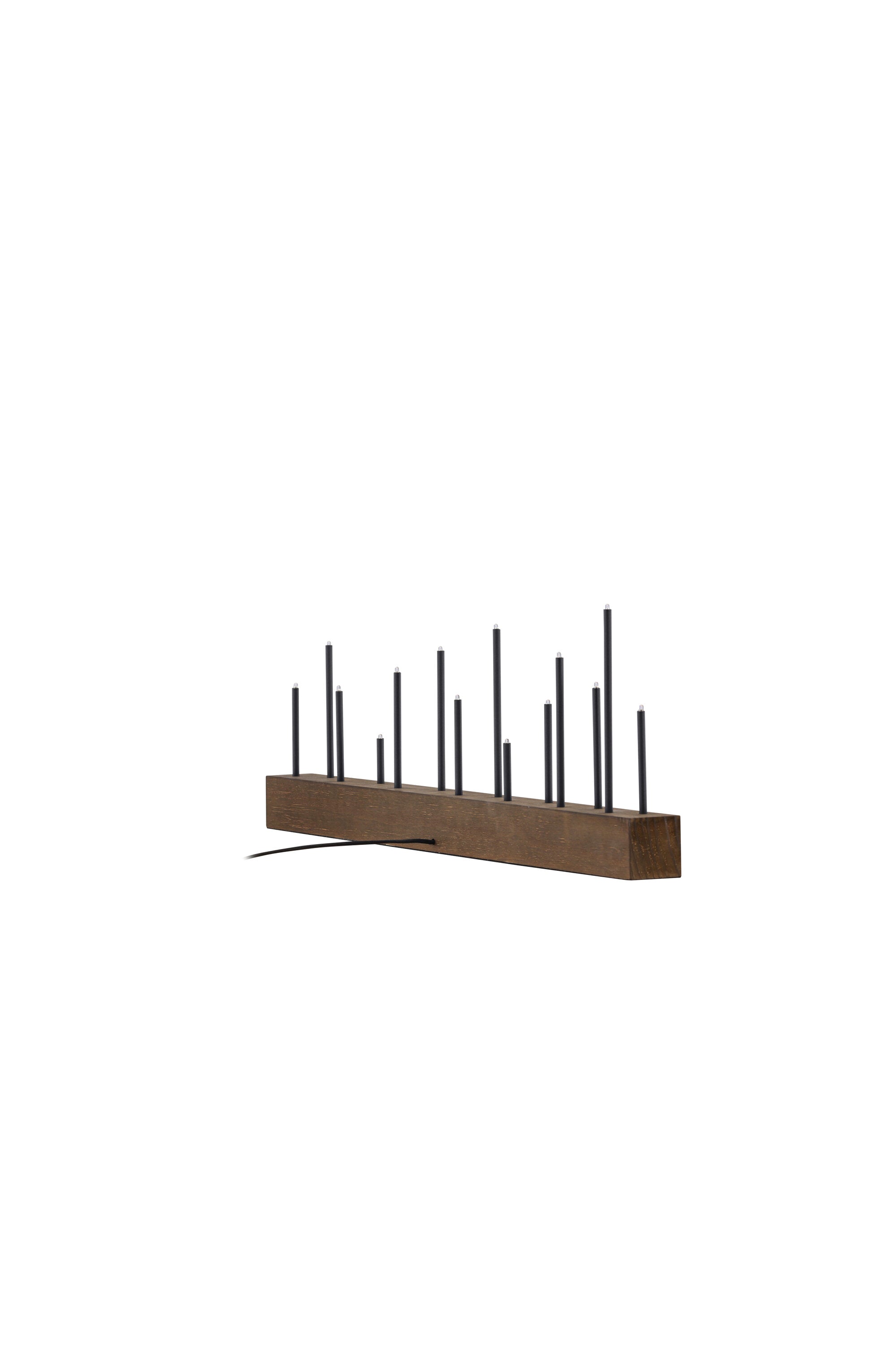 Kungsberget Tischlampe in Nussbaum präsentiert im Onlineshop von KAQTU Design AG. Weihnachtszubehör ist von Venture Home