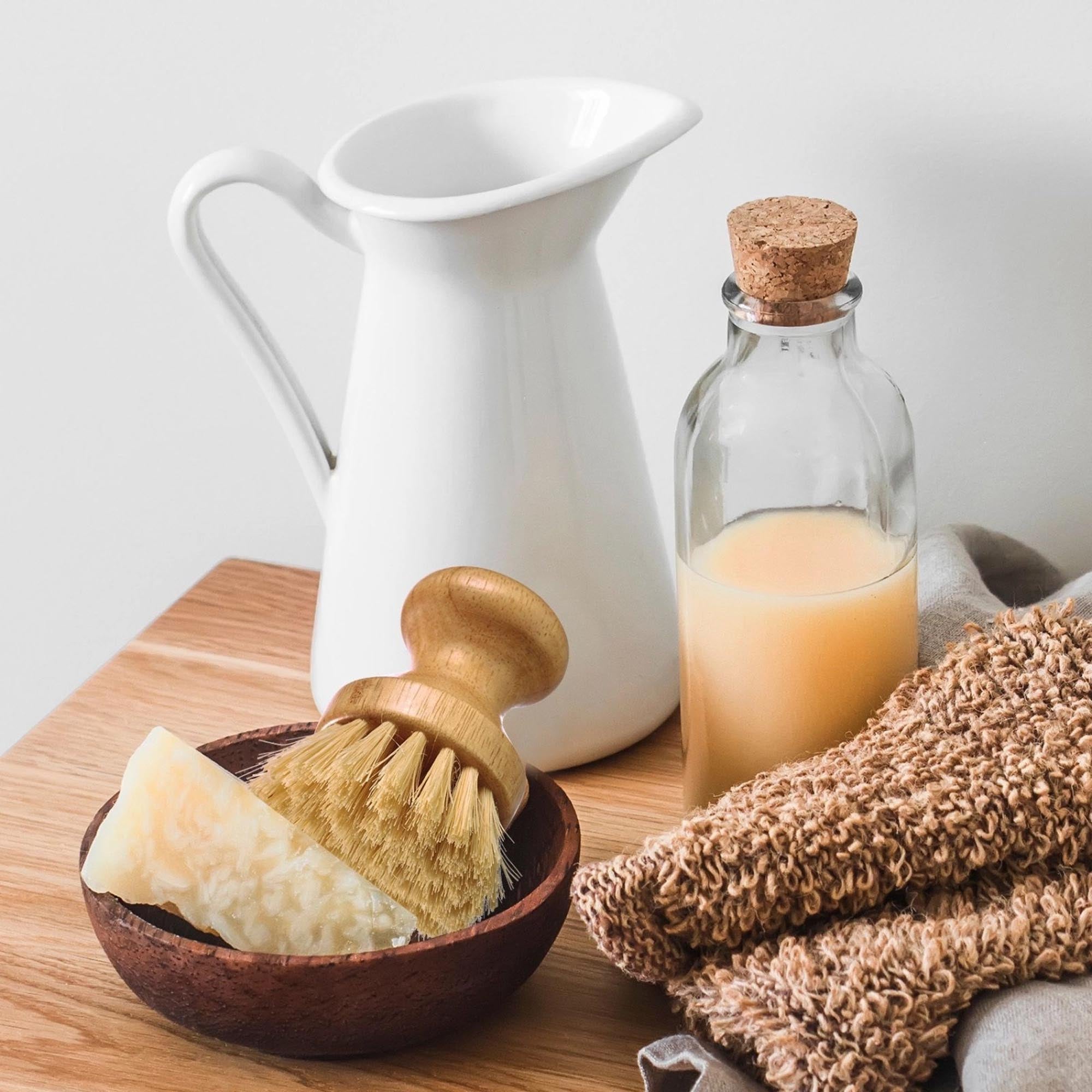 Die Westmark Universalbürste ist vielseitig einsetzbar, robust und langlebig, ideal für gründliche und effektive Reinigungsarbeiten.