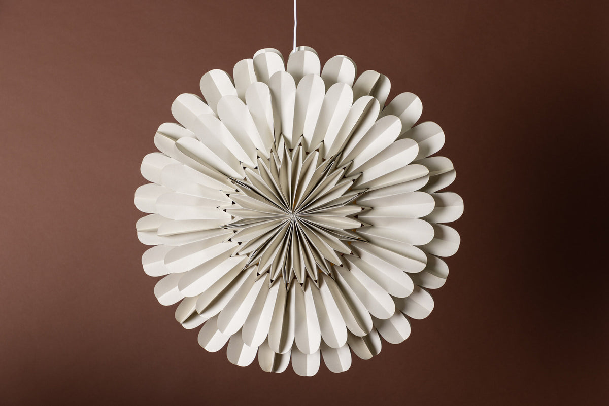 Järvsön Pendelleuchte in Beige präsentiert im Onlineshop von KAQTU Design AG. Tischleuchte ist von Venture Home