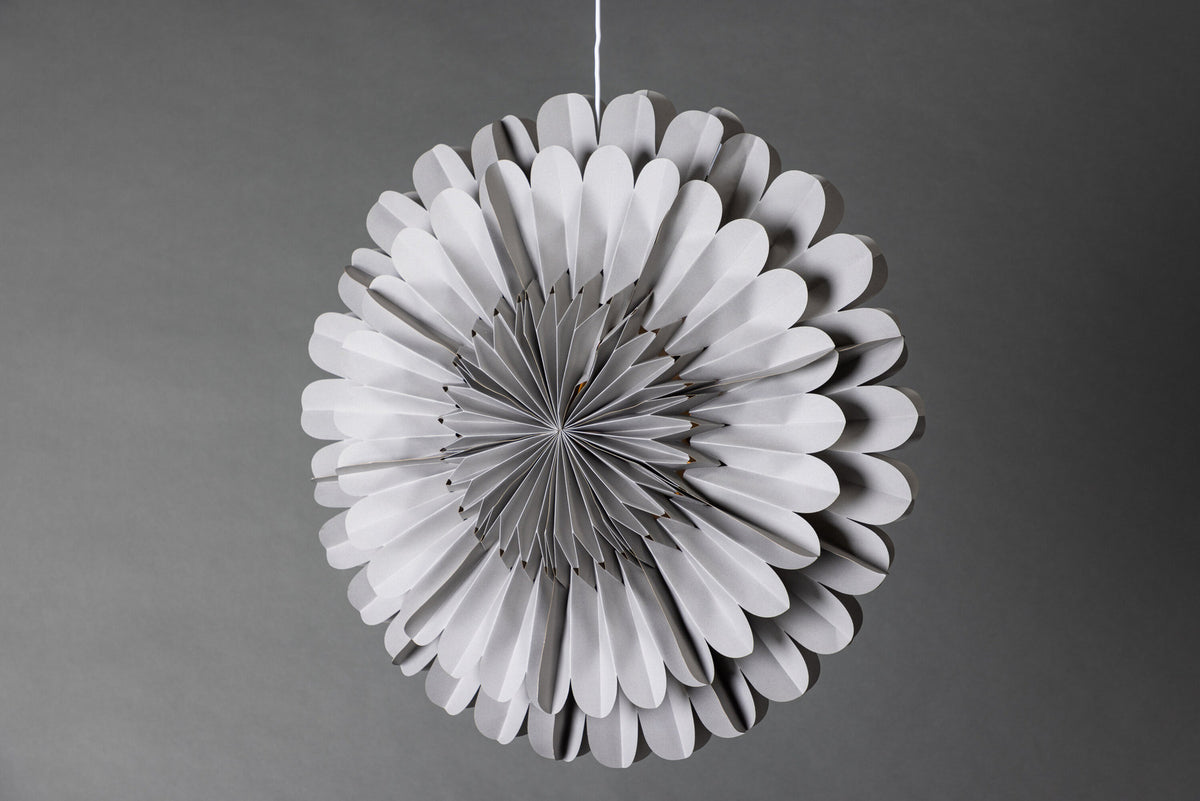 Järvsön Pendelleuchte in Dunkelgrau präsentiert im Onlineshop von KAQTU Design AG. Pendelleuchte ist von Venture Home