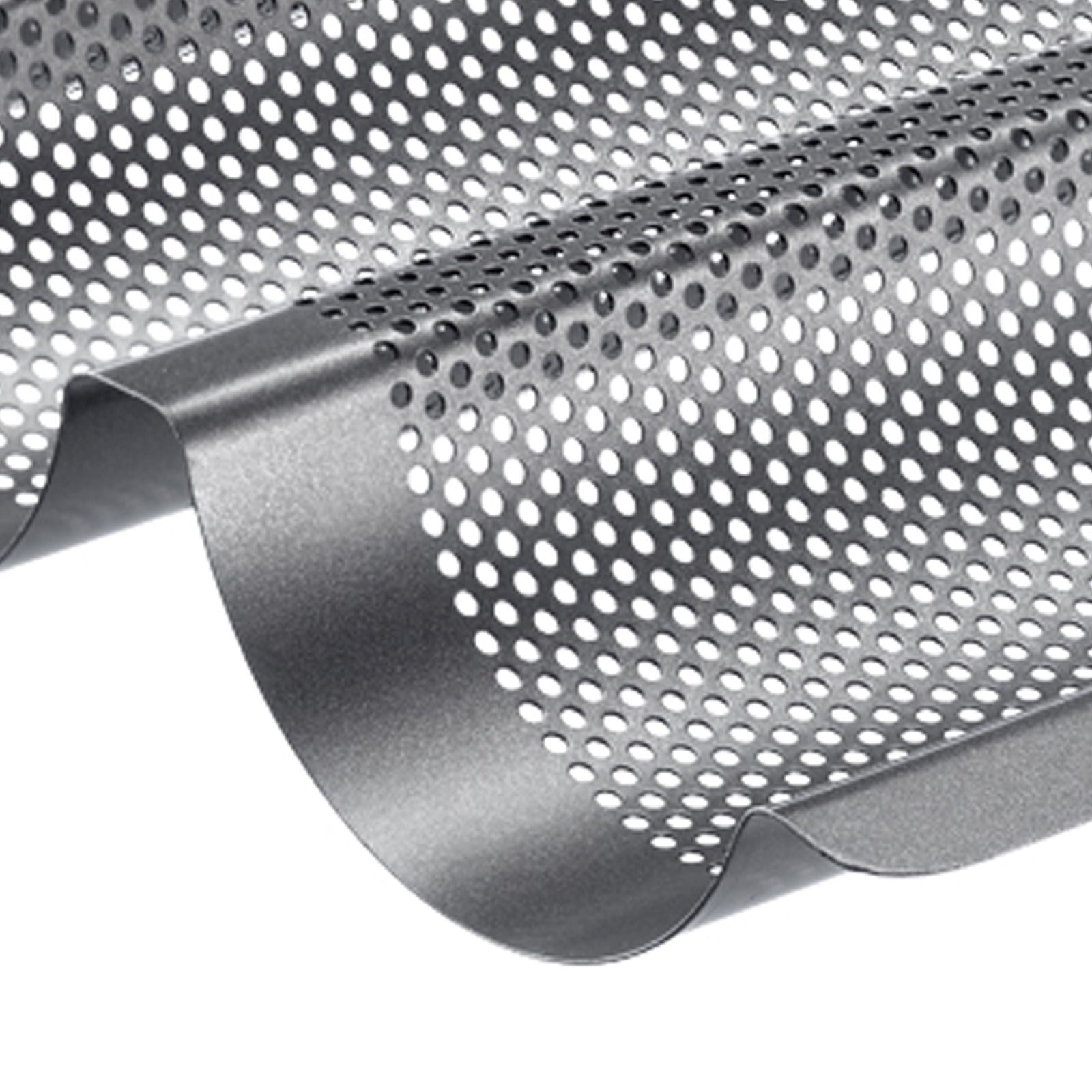 Westmark 3er Baguette-Backform, 38.5x28cm, antihaftbeschichtet, perfekt für knusprige Baguettes, langlebig und einfach zu reinigen.