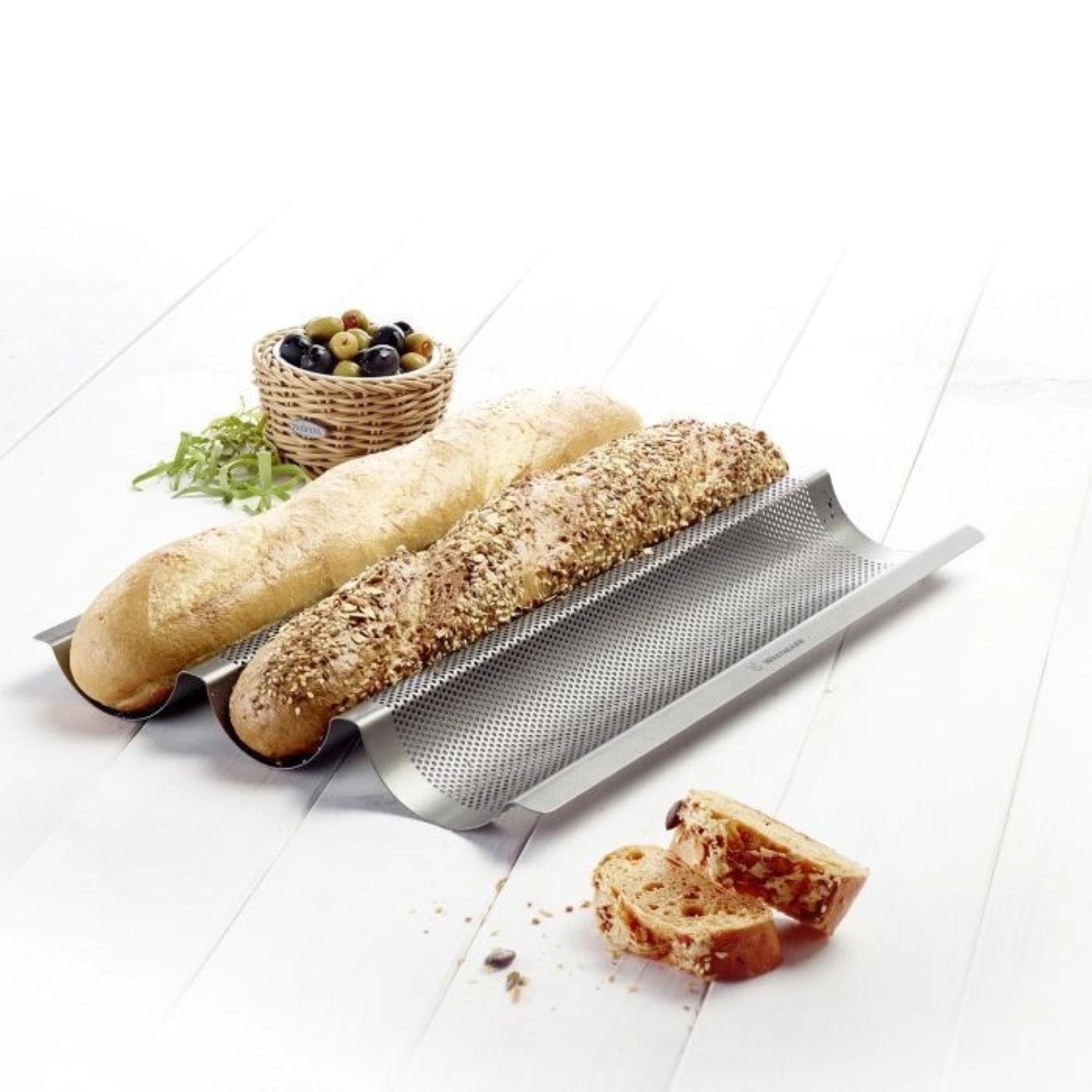 Westmark 3er Baguette-Backform, 38.5x28cm, antihaftbeschichtet, ideal für knusprige Baguettes, langlebig und leicht zu reinigen.