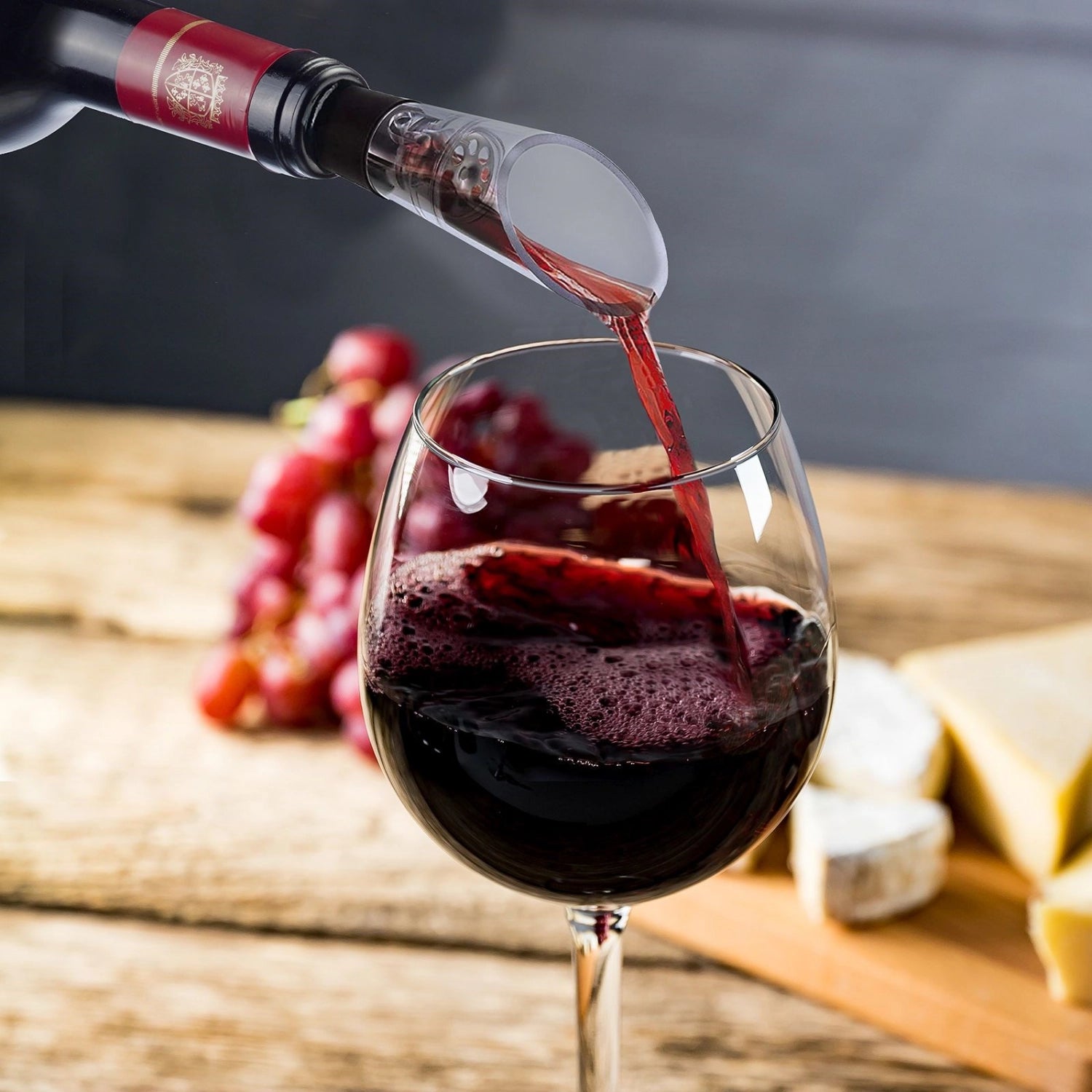 Elegantes 2er Set Dekantiererausgießer Simo von Westmark, perfekt zum Dekantieren und Servieren von Wein für besondere Anlässe.