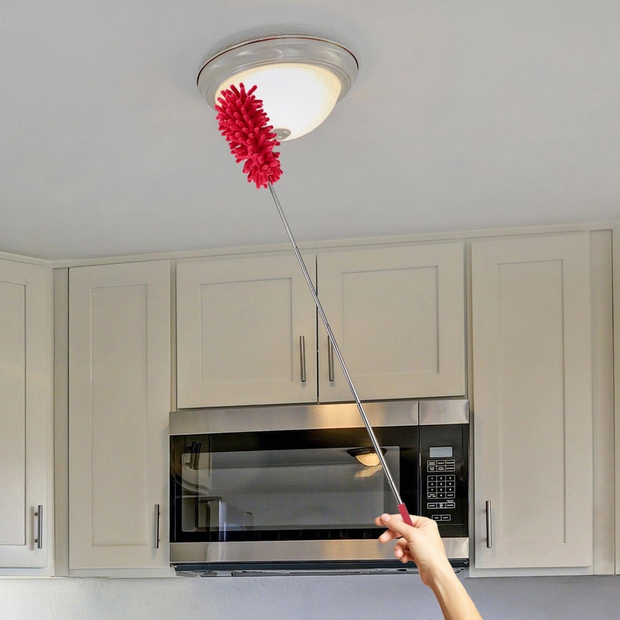 Effektiver Staubwedel von Westmark mit verstellbarem Teleskopstiel, perfekt für schwer zugängliche Bereiche.