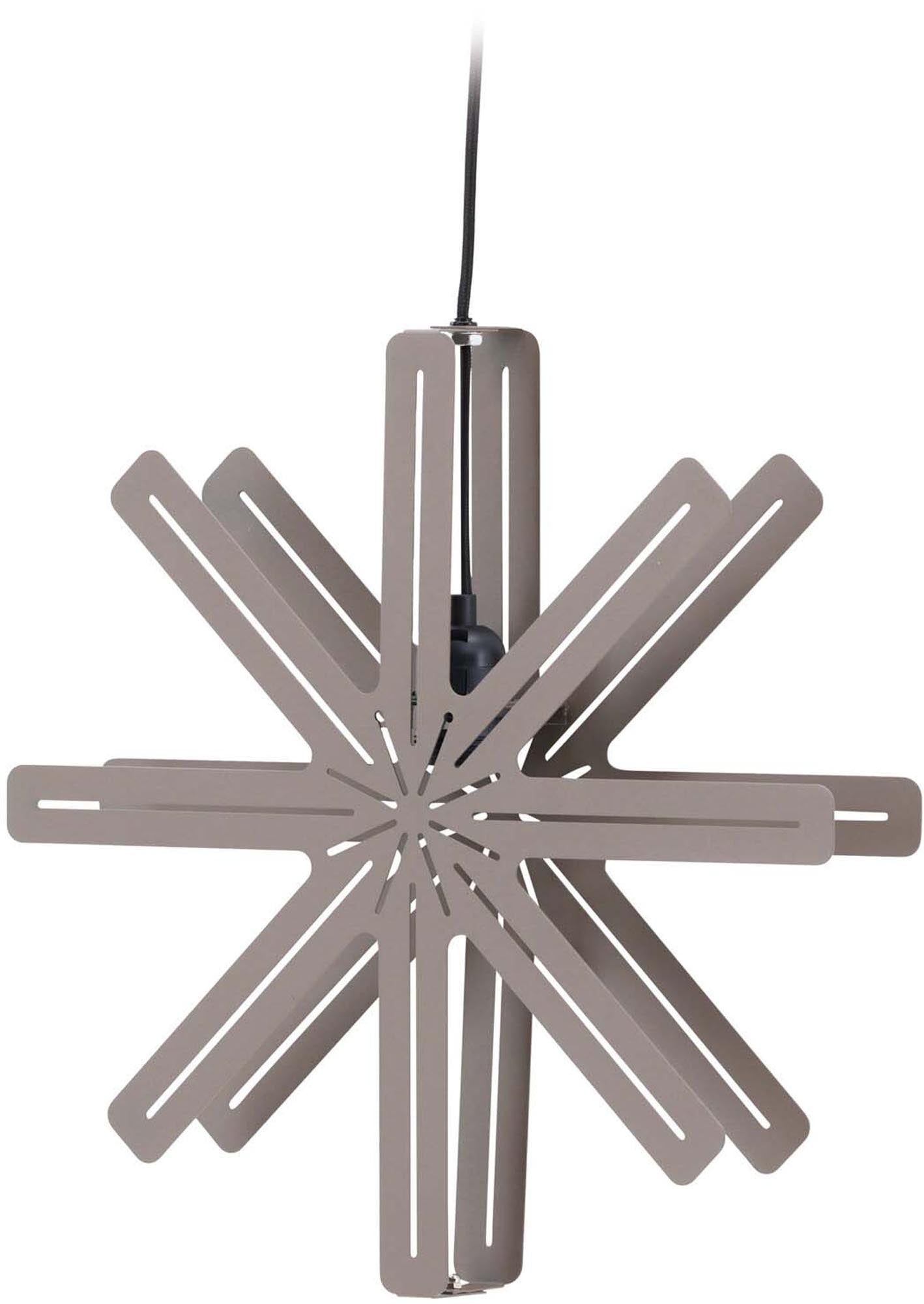 Die Säfsen Pendelleuchte von Venture Home bringt stilvolles Licht in Ihr Zuhause. Perfekt für festliche Anlässe und vielseitig einsetzbar.