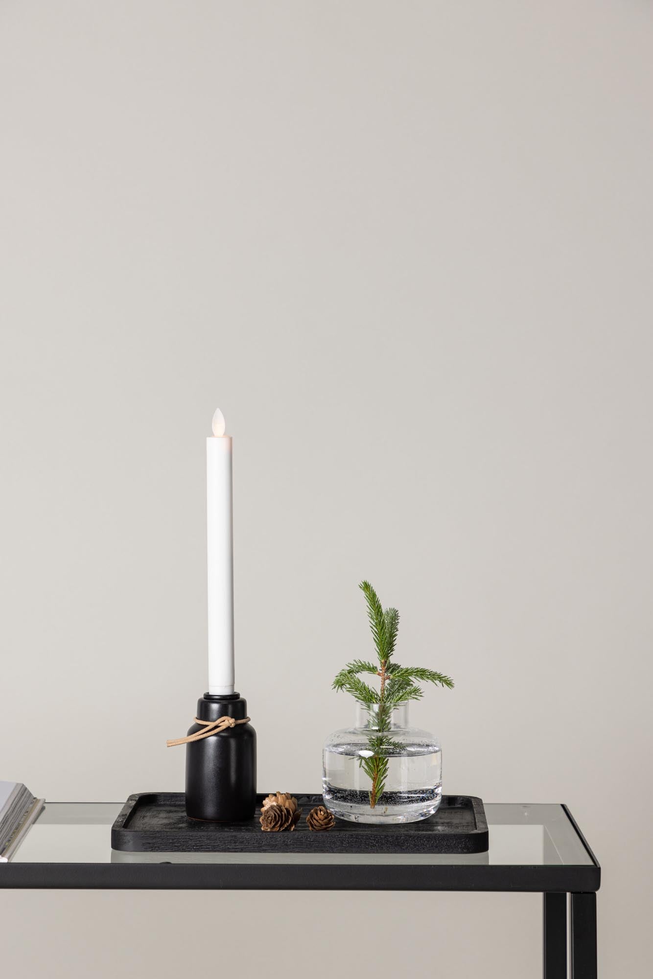 Ulricehamn Kerzenhalter von Venture Home: Elegantes Design trifft auf innovative LED-Technologie für gemütliche Atmosphäre in jedem Raum.