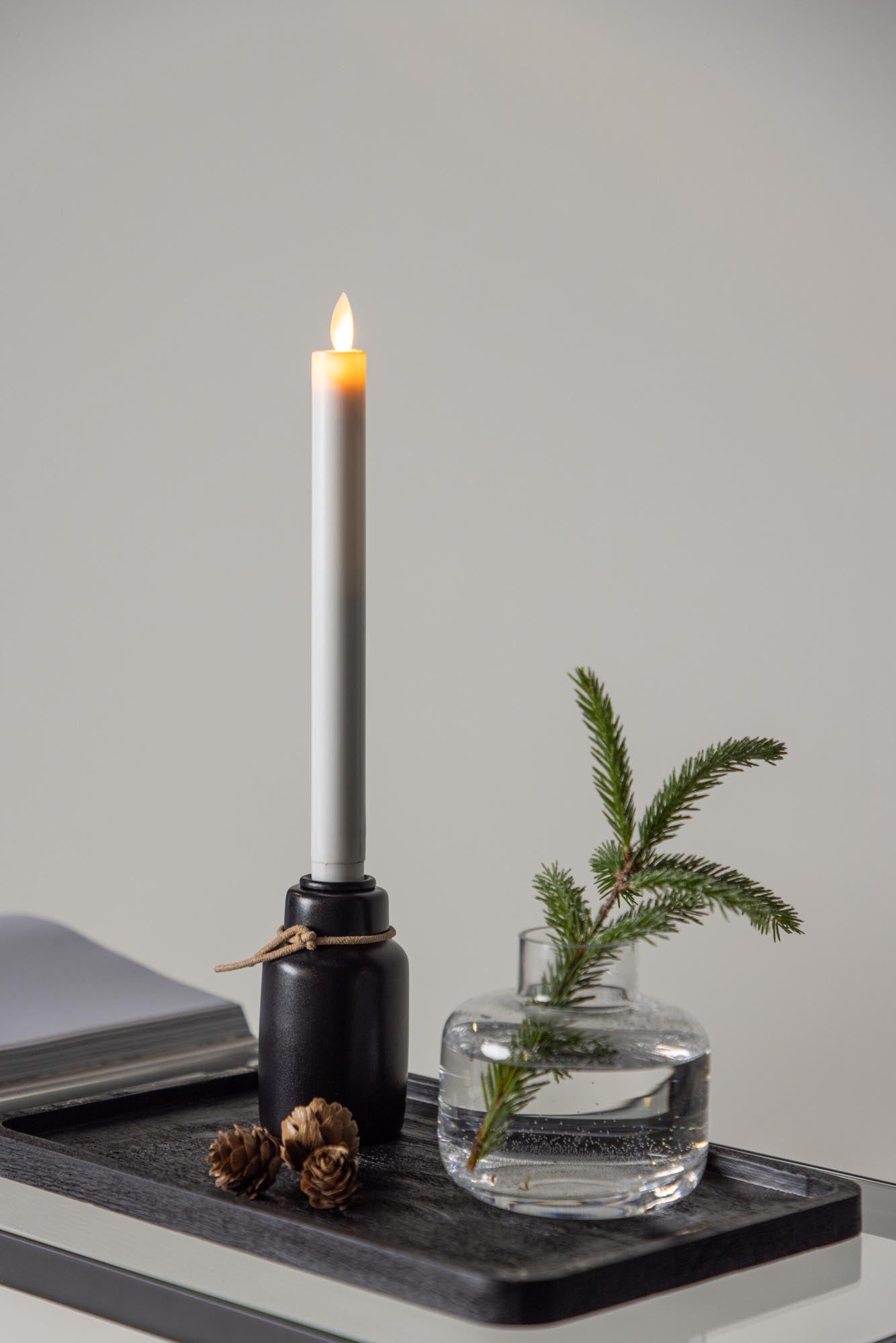 Ulricehamn Kerzenhalter von Venture Home: Eleganter, pflegeleichter Kerzenständer mit LED-Technologie für eine warme Atmosphäre in jedem Raum.