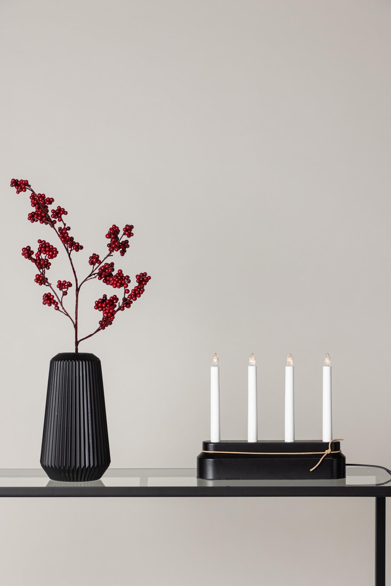 Der Näsfjället Kerzenhalter von Venture Home vereint modernes Design mit Nachhaltigkeit. Perfekt für festliche Stimmung und sichere Beleuchtung!