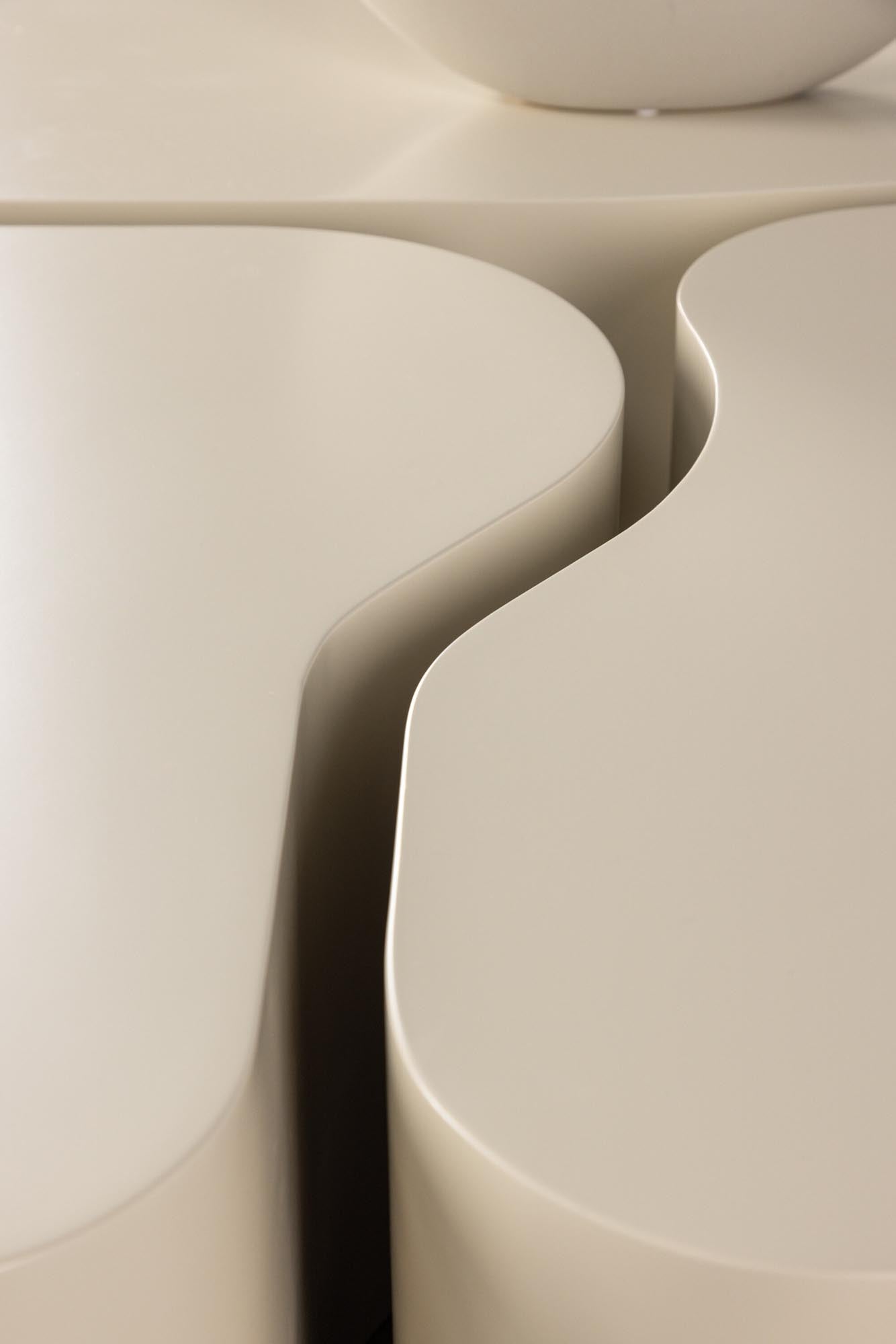 Nordland Couchtisch: Flexibles Design in warmem Beigeton für individuelle Wohnraumgestaltung. Robustes MDF-Material für Stil und Funktionalität.