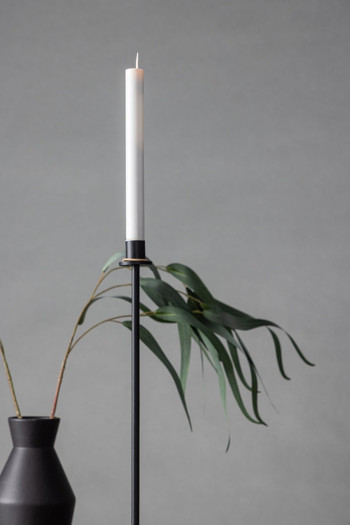 Högehall Kerzenständer in Schwarz präsentiert im Onlineshop von KAQTU Design AG. Kerzenständer ist von Venture Home
