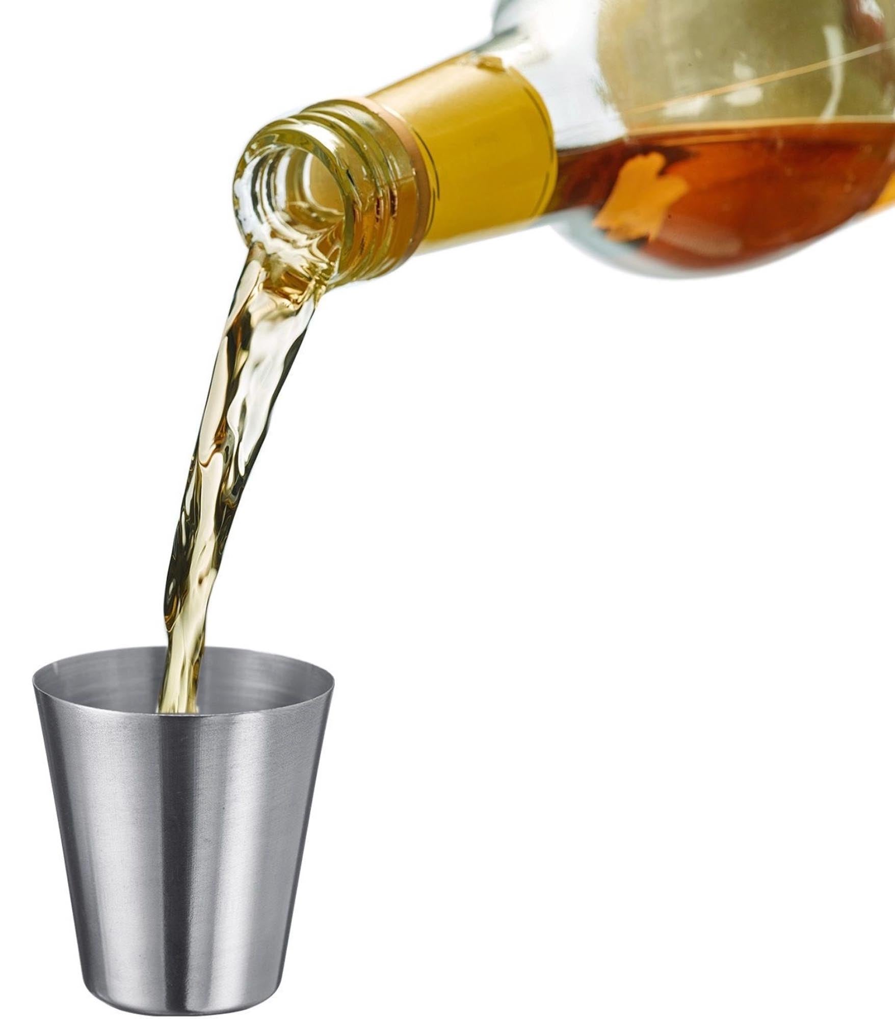 4 Mini-Becher Mendo von Westmark, 30ml, perfekt für präzises Abmessen und stilvolles Servieren kleiner Portionen.