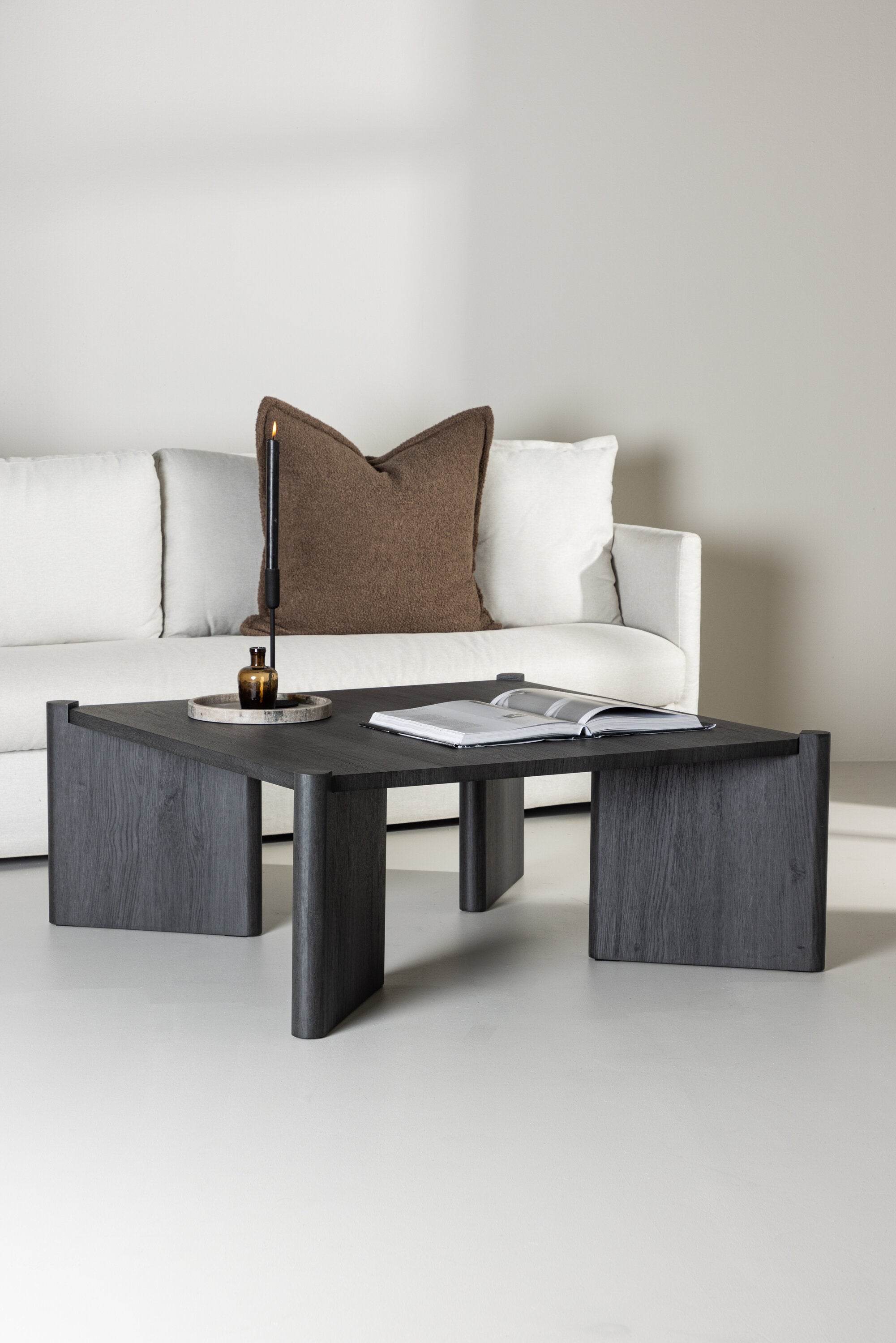 Rogaland Coffee Tisch in Schwarz präsentiert im Onlineshop von KAQTU Design AG. Beistelltisch ist von Venture Home