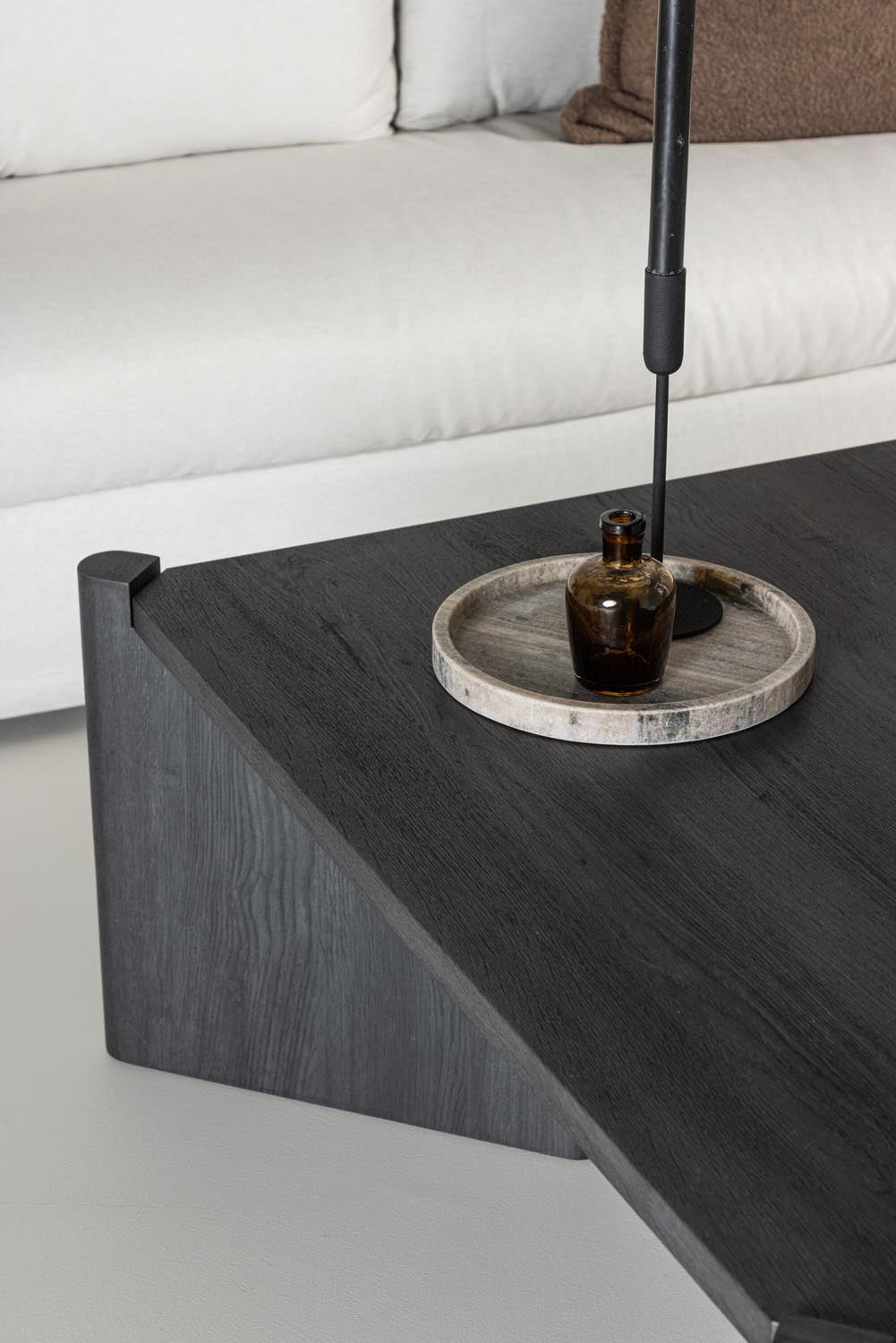 Rogaland Coffee Tisch in Schwarz präsentiert im Onlineshop von KAQTU Design AG. Beistelltisch ist von Venture Home
