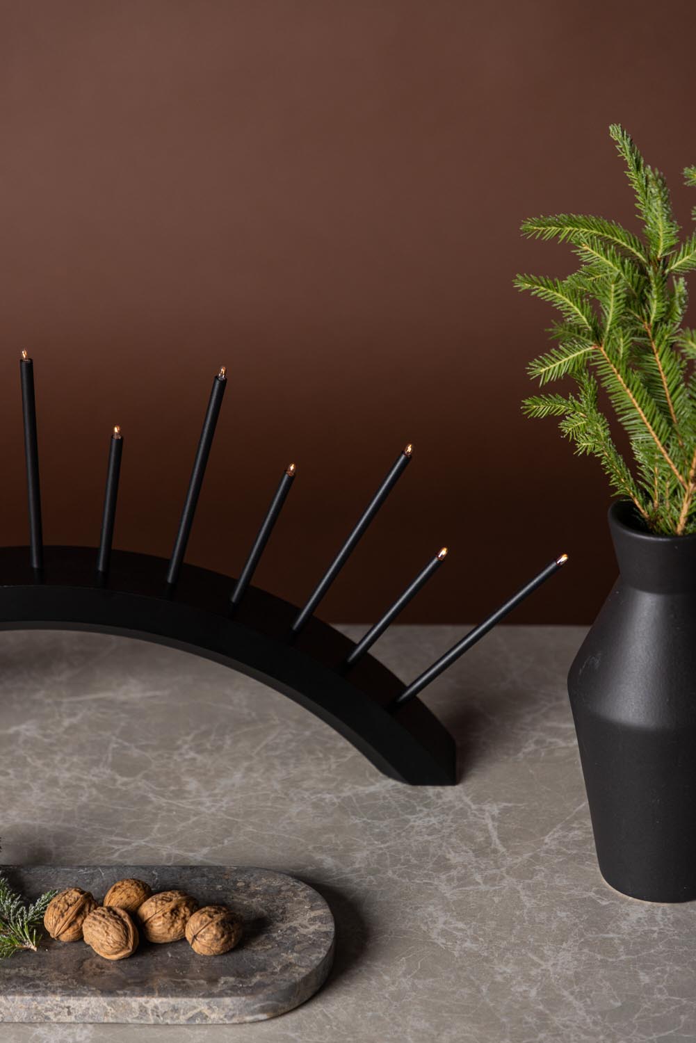 Kettilsås Candlestick in Schwarz präsentiert im Onlineshop von KAQTU Design AG. Weihnachtszubehör ist von Venture Home