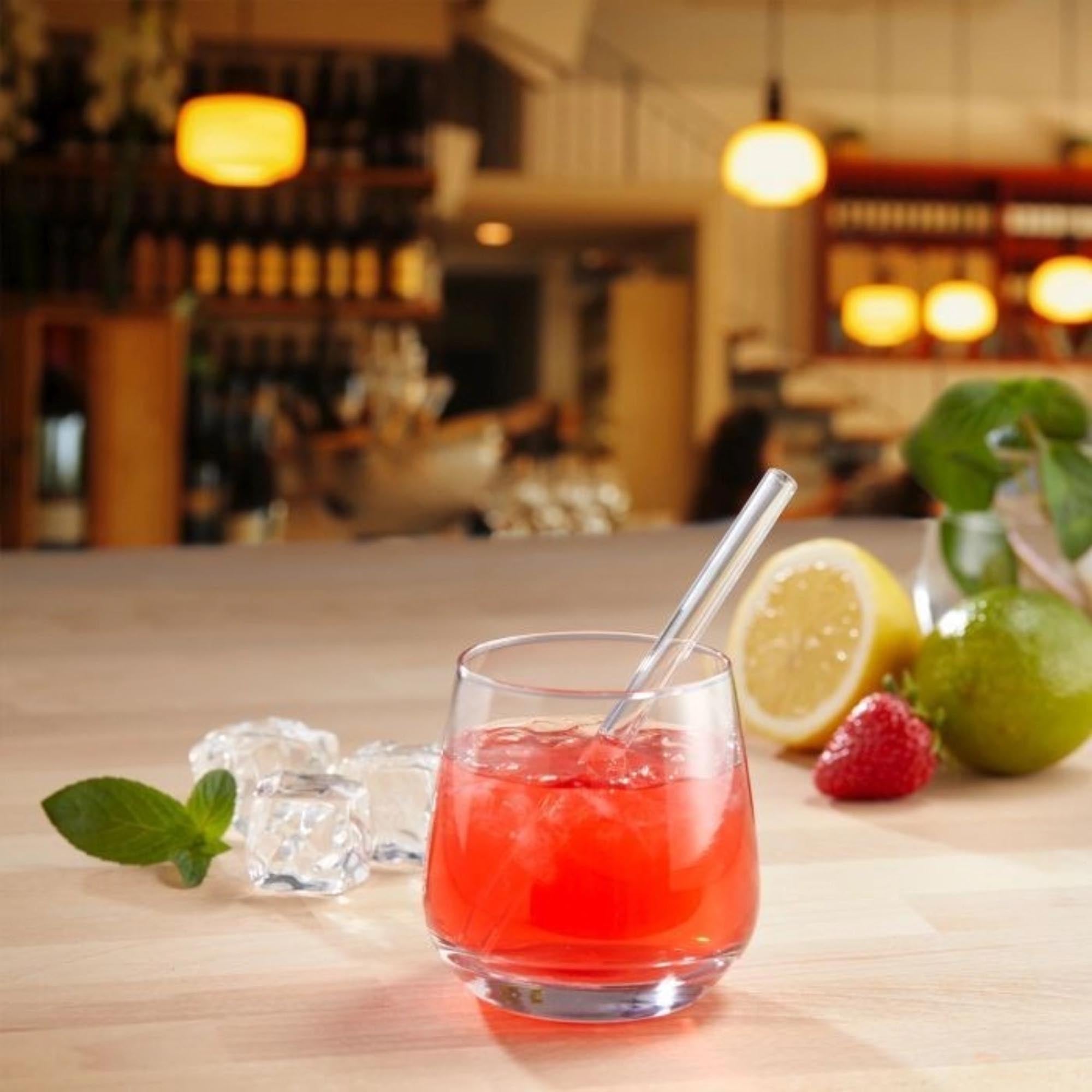 50 Glas-Trinkhalme (147 mm) mit Reinigungsbürstchen von Westmark – nachhaltig, wiederverwendbar und ideal für verschiedene Getränke.