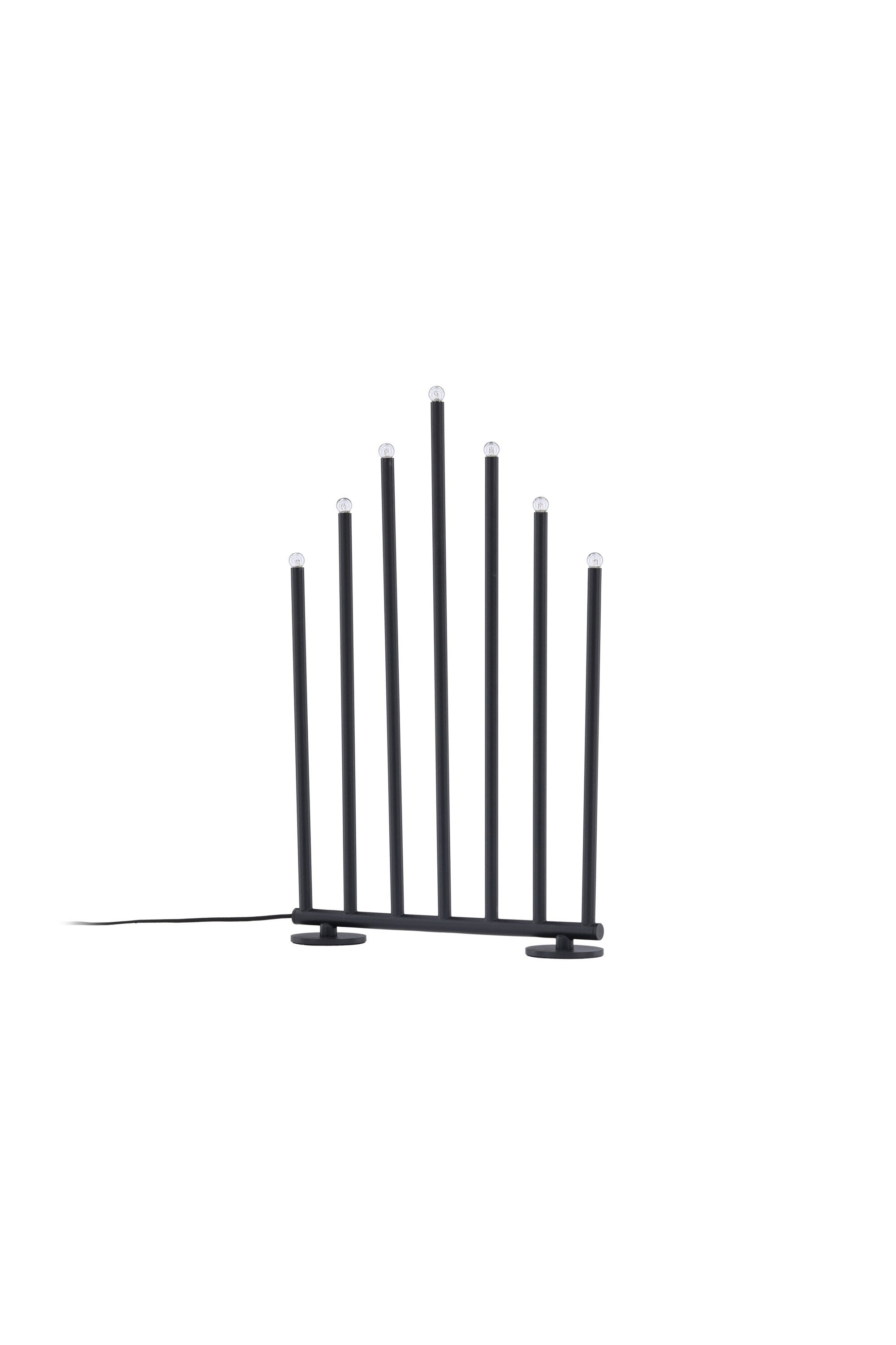 Björnfjället Tischlampe in Schwarz präsentiert im Onlineshop von KAQTU Design AG. Weihnachtszubehör ist von Venture Home